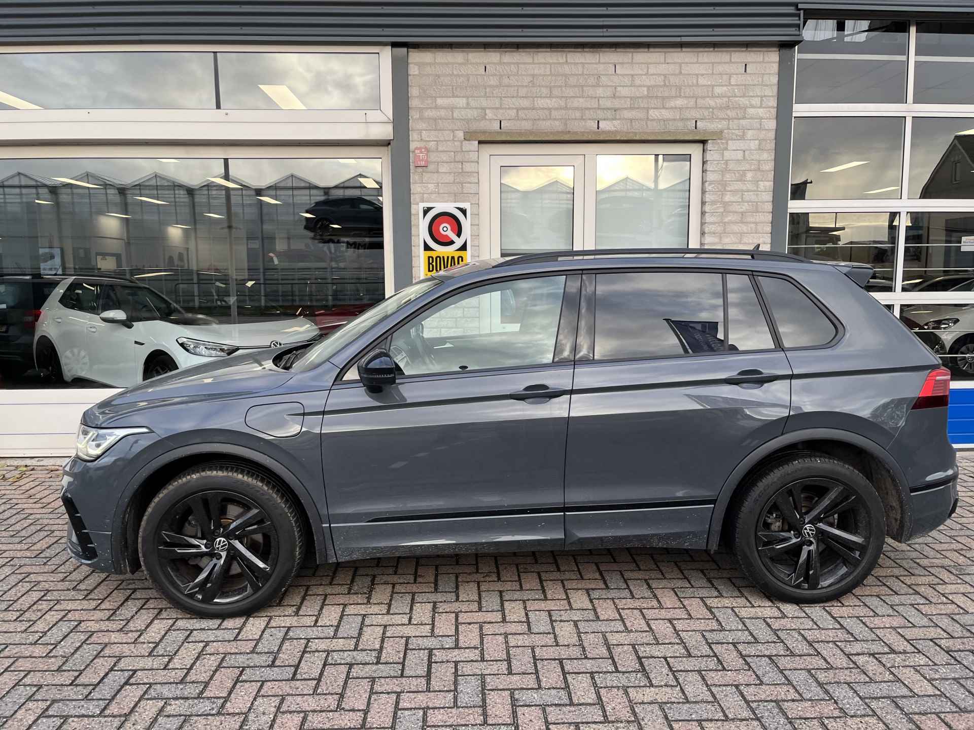 Volkswagen Tiguan 1.4 TSI eHybrid 2x R-Line / AUTOMAAT/ TREKHAAK/ CAMERA/ PARK. SENSOREN/ DODE HOEK/ ELEK. ACHTERKLEP/ STOEL&STUUR VERWARM./ ADAPT. CRUISE/ APP CONNECT/ NAVI/ CLIMA/ DAB/ 19" LMV - 3/34