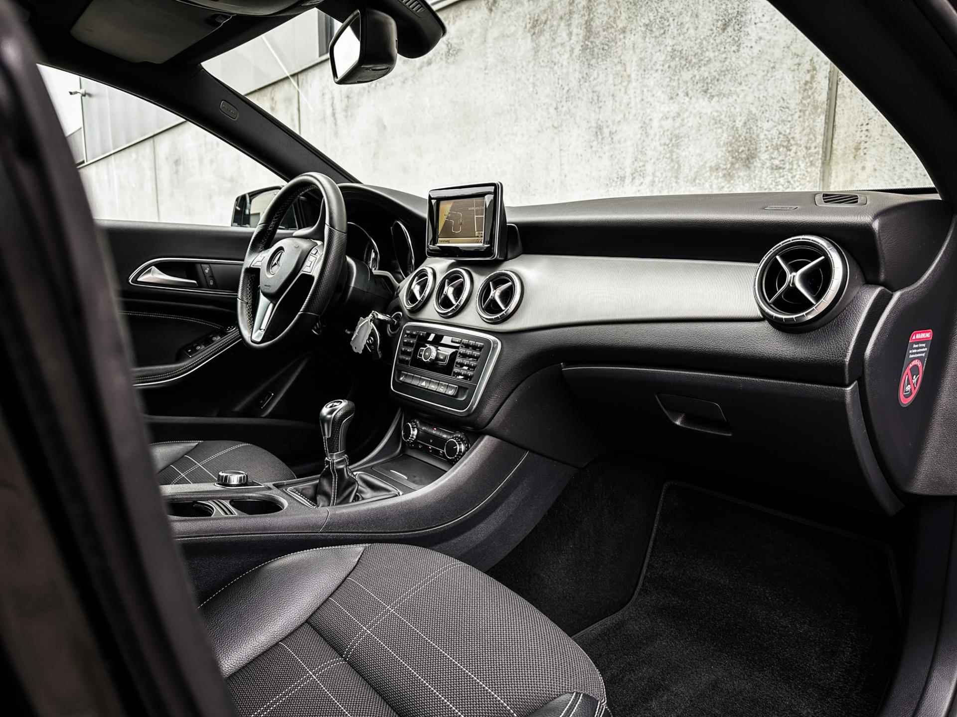Mercedes-Benz CLA-klasse 180 Prestige | nieuwe LM velgen | Clima | Navi | Metalic | PDC | Xenon | H.Leder | - 34/49