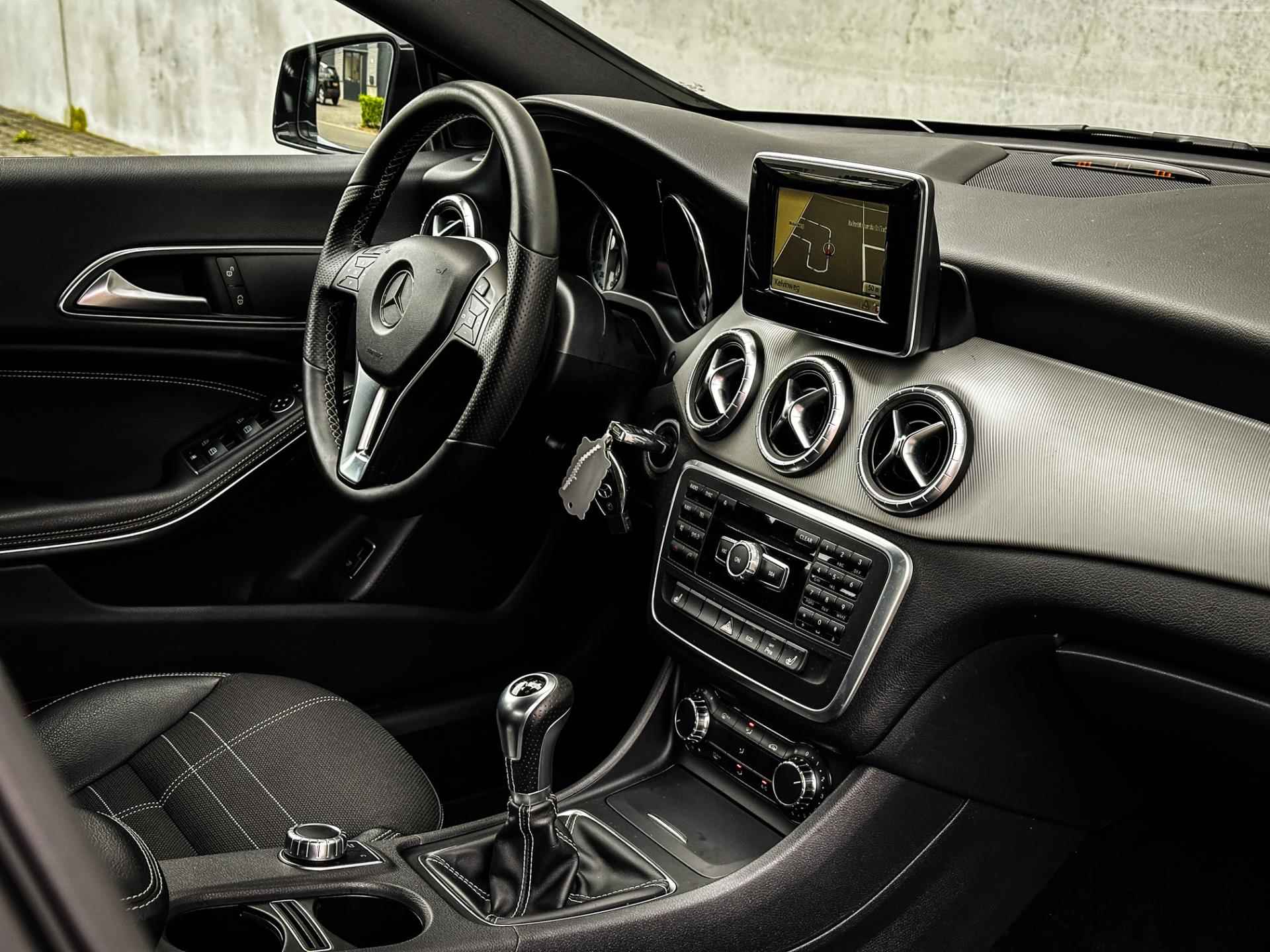 Mercedes-Benz CLA-klasse 180 Prestige | nieuwe LM velgen | Clima | Navi | Metalic | PDC | Xenon | H.Leder | - 38/49