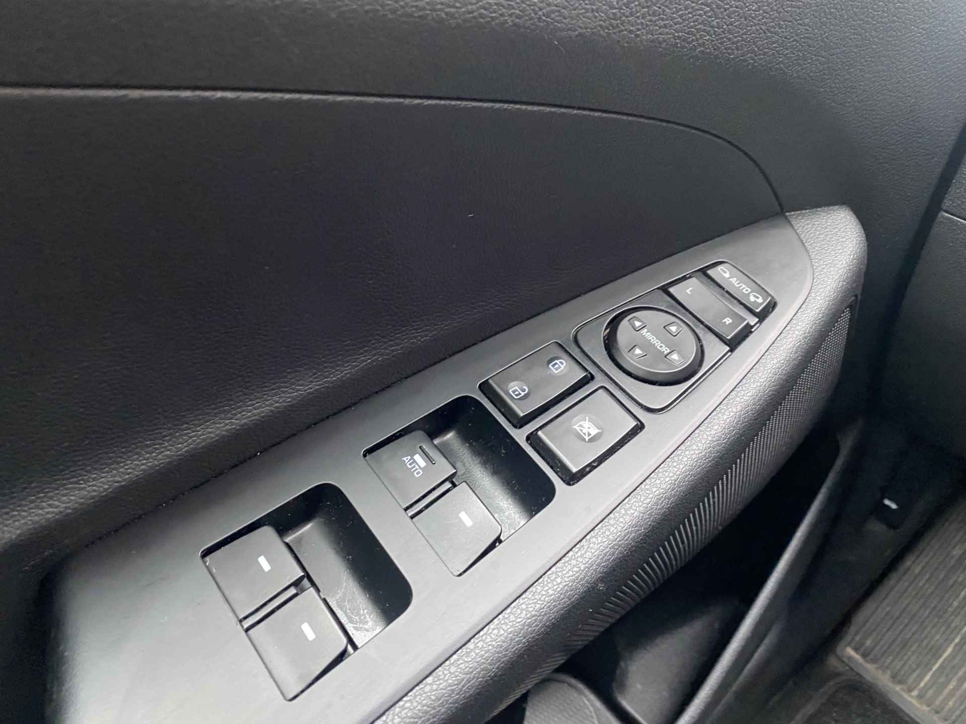 Hyundai Tucson 1.6 GDI 130pk Comfort | Led | Camera | Climate | Navigatie | 17" Lichtmetaal | Afn. Trekhaak | 1e Eigenaar | Parkeer Assistent | - 19/29