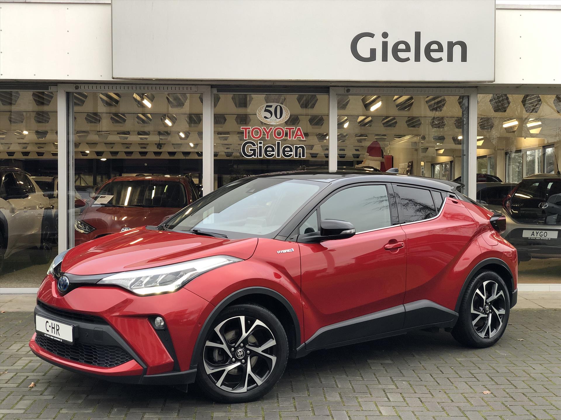 Toyota C-Hr 2.0 Hybrid 184pk Style Bi-Tone | Dodehoekherkenning, Stoel + Stuurverwarming, Keyless, CarPlay, Parkeersensoren