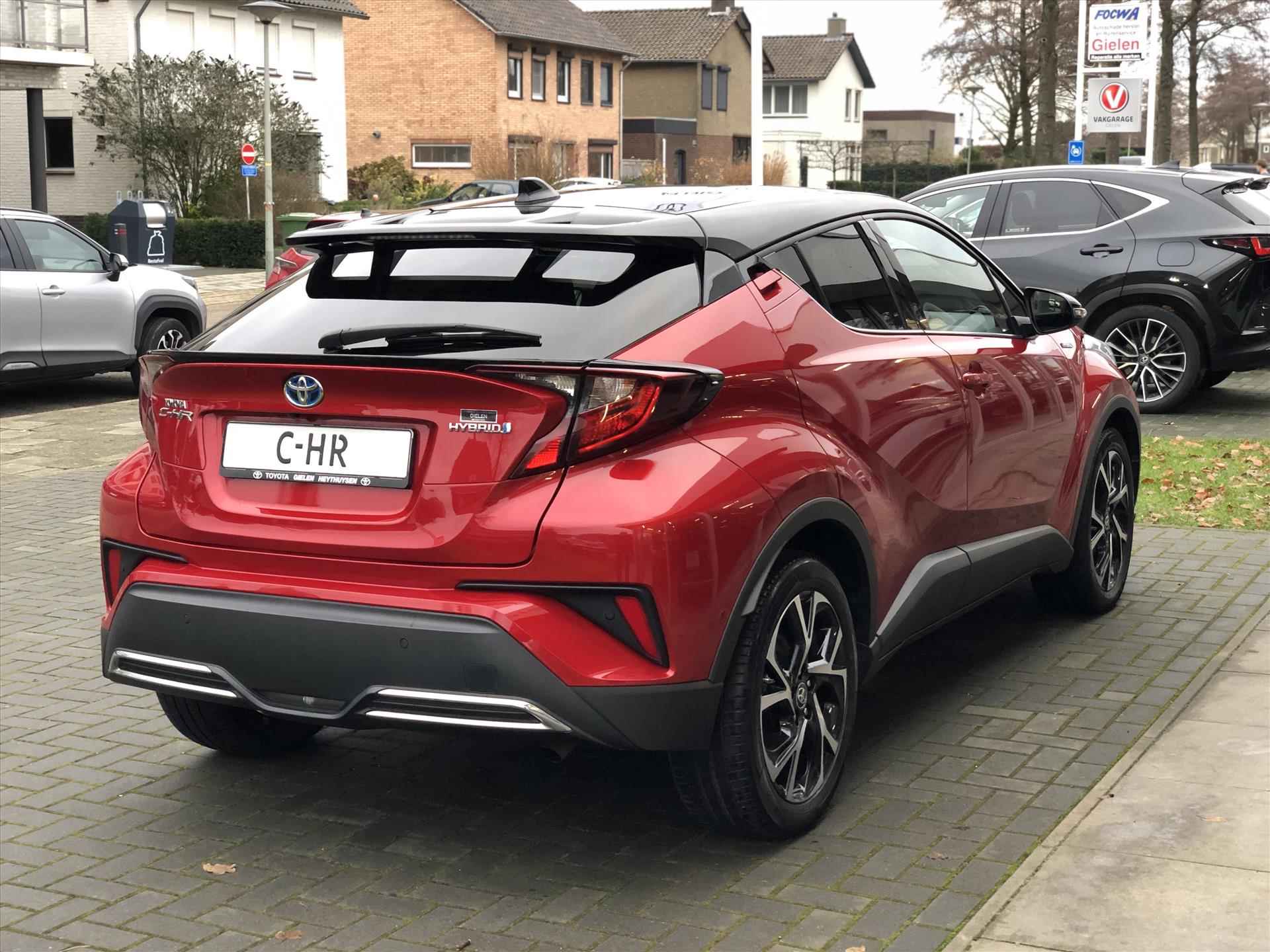 Toyota C-Hr 2.0 Hybrid 184pk Style Bi-Tone | Dodehoekherkenning, Stoel + Stuurverwarming, Keyless, CarPlay, Parkeersensoren - 4/41