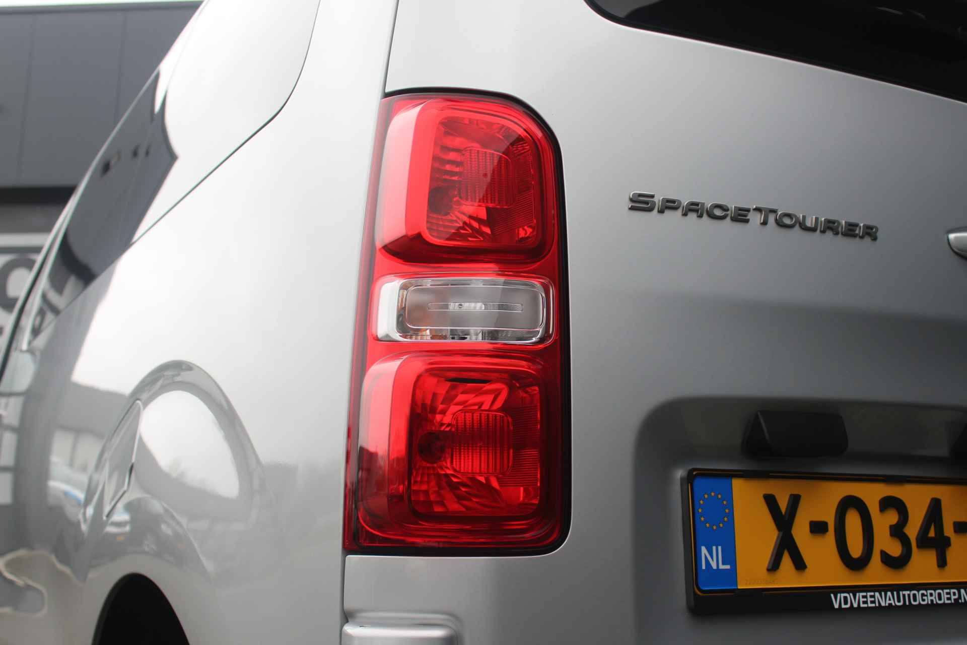 Citroën Spacetourer 1.6 BlueHDi 115 M S&S Business | Incl 1 jaar garantie | Navi | Apple Carplay | Cruise control | Bluetooth | Start & Stop | Parkeersensoren achter | Schuifdeur rechts | 3 zitrijen | Airco | Bluetooth telefoon | Boekjes aanwezig | - 8/45