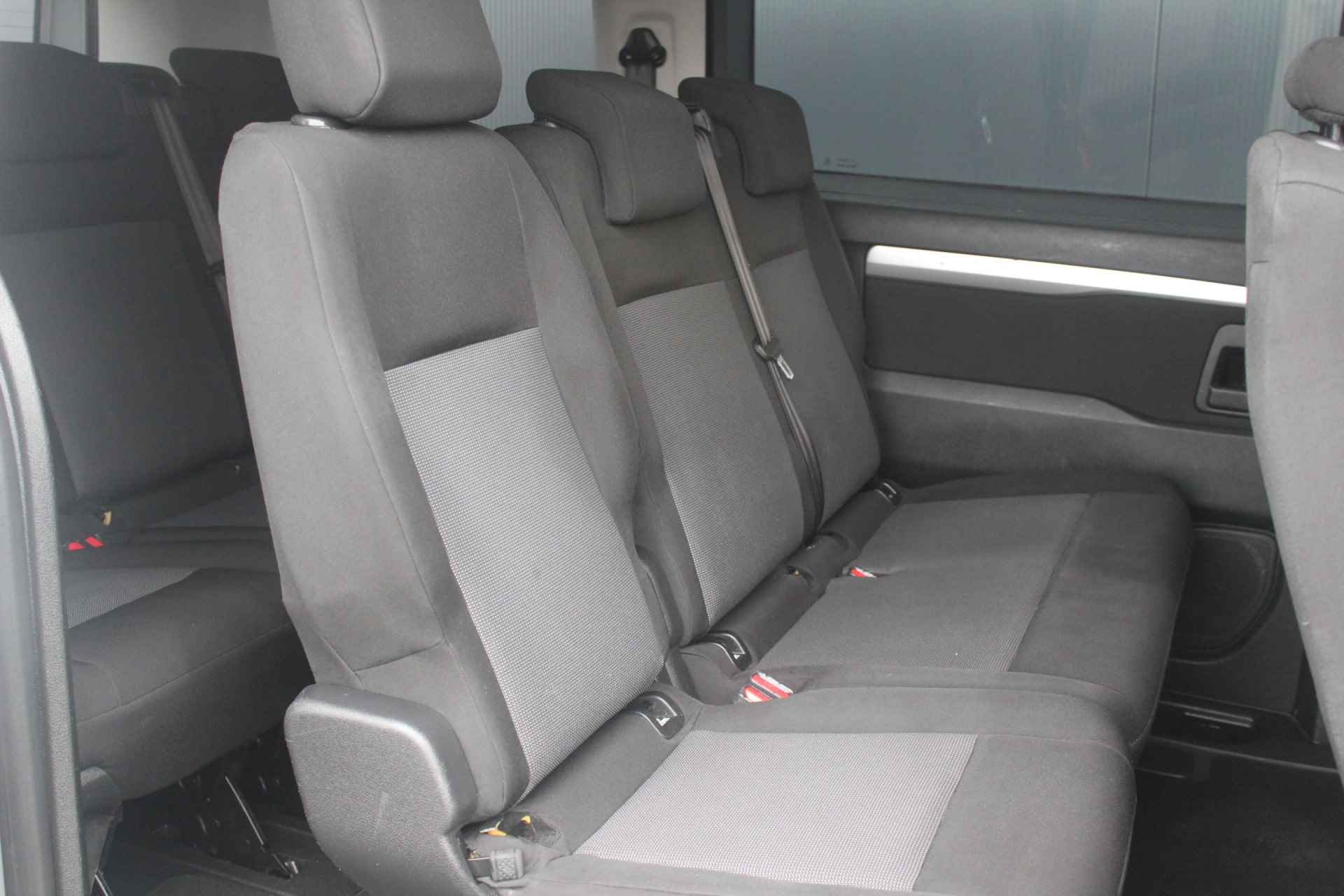 Citroën Spacetourer 1.6 BlueHDi 115 M S&S Business | Incl 1 jaar garantie | Navi | Apple Carplay | Cruise control | Bluetooth | Start & Stop | Parkeersensoren achter | Schuifdeur rechts | 3 zitrijen | Airco | Bluetooth telefoon | Boekjes aanwezig | - 20/45
