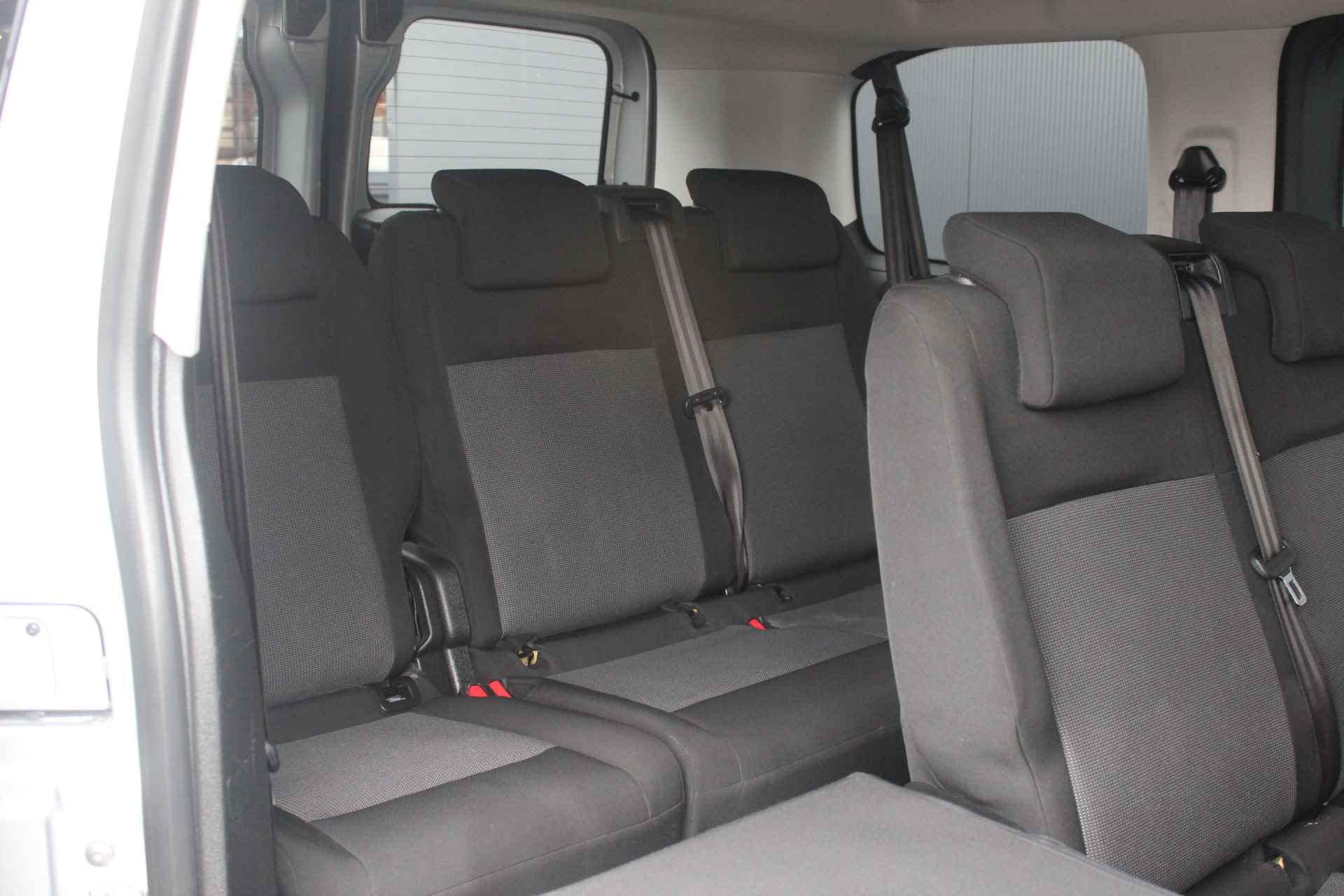 Citroën Spacetourer 1.6 BlueHDi 115 M S&S Business | Incl 1 jaar garantie | Navi | Apple Carplay | Cruise control | Bluetooth | Start & Stop | Parkeersensoren achter | Schuifdeur rechts | 3 zitrijen | Airco | Bluetooth telefoon | Boekjes aanwezig | - 21/45