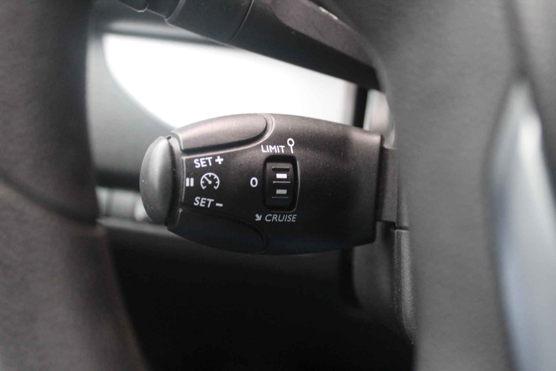 Citroën Spacetourer 1.6 BlueHDi 115 M S&S Business | Incl 1 jaar garantie | Navi | Apple Carplay | Cruise control | Bluetooth | Start & Stop | Parkeersensoren achter | Schuifdeur rechts | 3 zitrijen | Airco | Bluetooth telefoon | Boekjes aanwezig | - 32/45