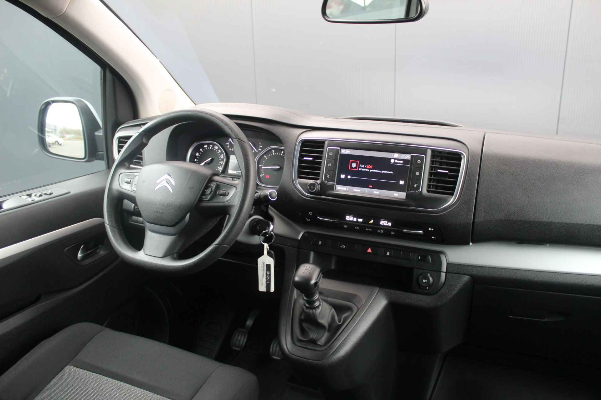 Citroën Spacetourer 1.6 BlueHDi 115 M S&S Business | Incl 1 jaar garantie | Navi | Apple Carplay | Cruise control | Bluetooth | Start & Stop | Parkeersensoren achter | Schuifdeur rechts | 3 zitrijen | Airco | Bluetooth telefoon | Boekjes aanwezig | - 39/45