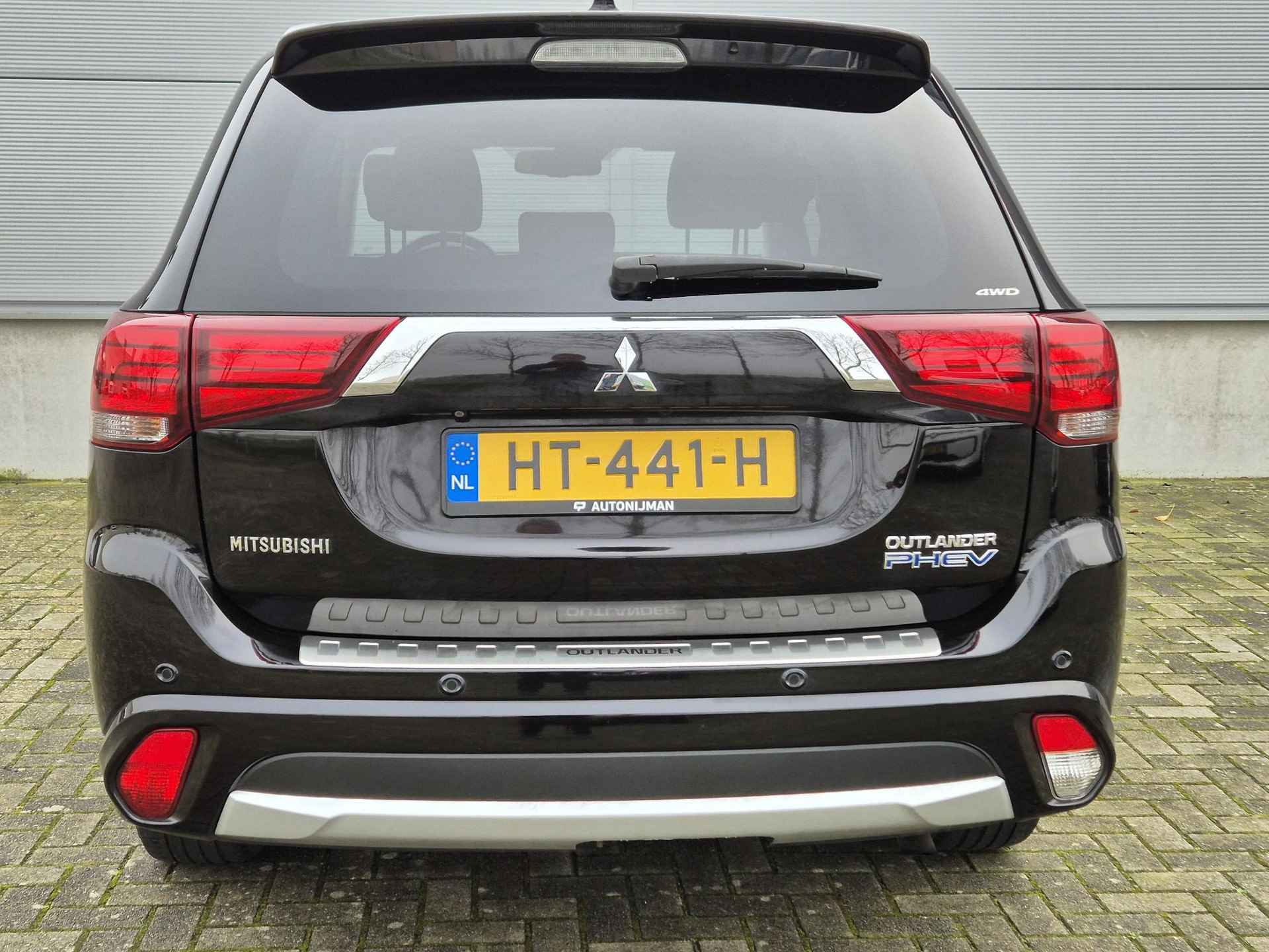 Mitsubishi Outlander 2.0 PHEV instyle+/Trekhaak/Leder/360 Camera Mitsubishi Outlander 2.0 PHEV instyle+/Trekhaak /Leder/360 Camera - 8/31