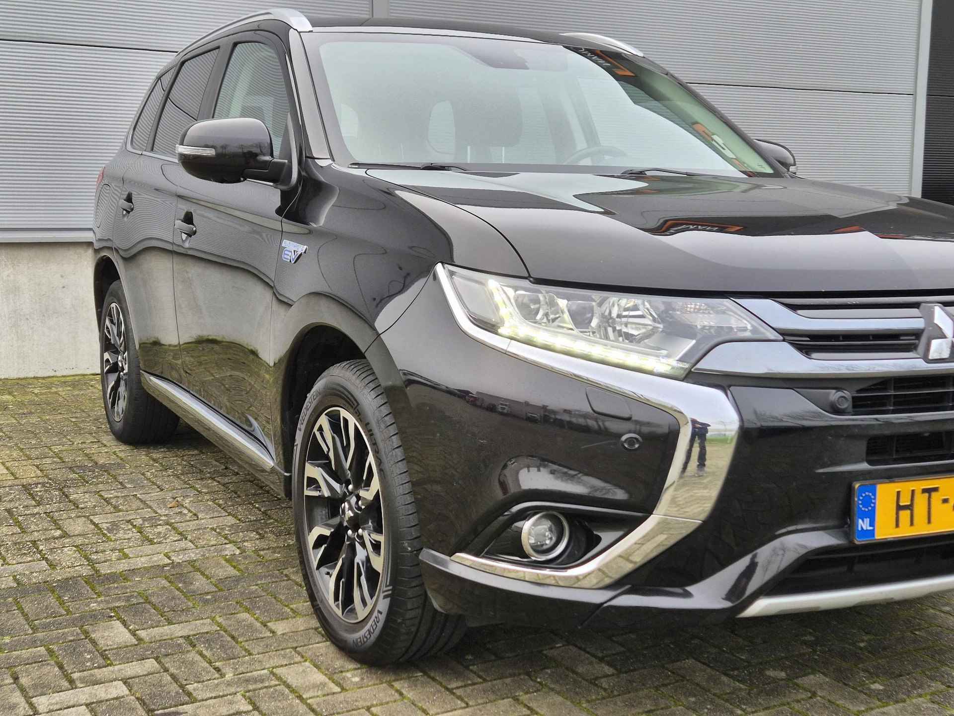 Mitsubishi Outlander 2.0 PHEV instyle+/Trekhaak/Leder/360 Camera Mitsubishi Outlander 2.0 PHEV instyle+/Trekhaak /Leder/360 Camera - 10/31