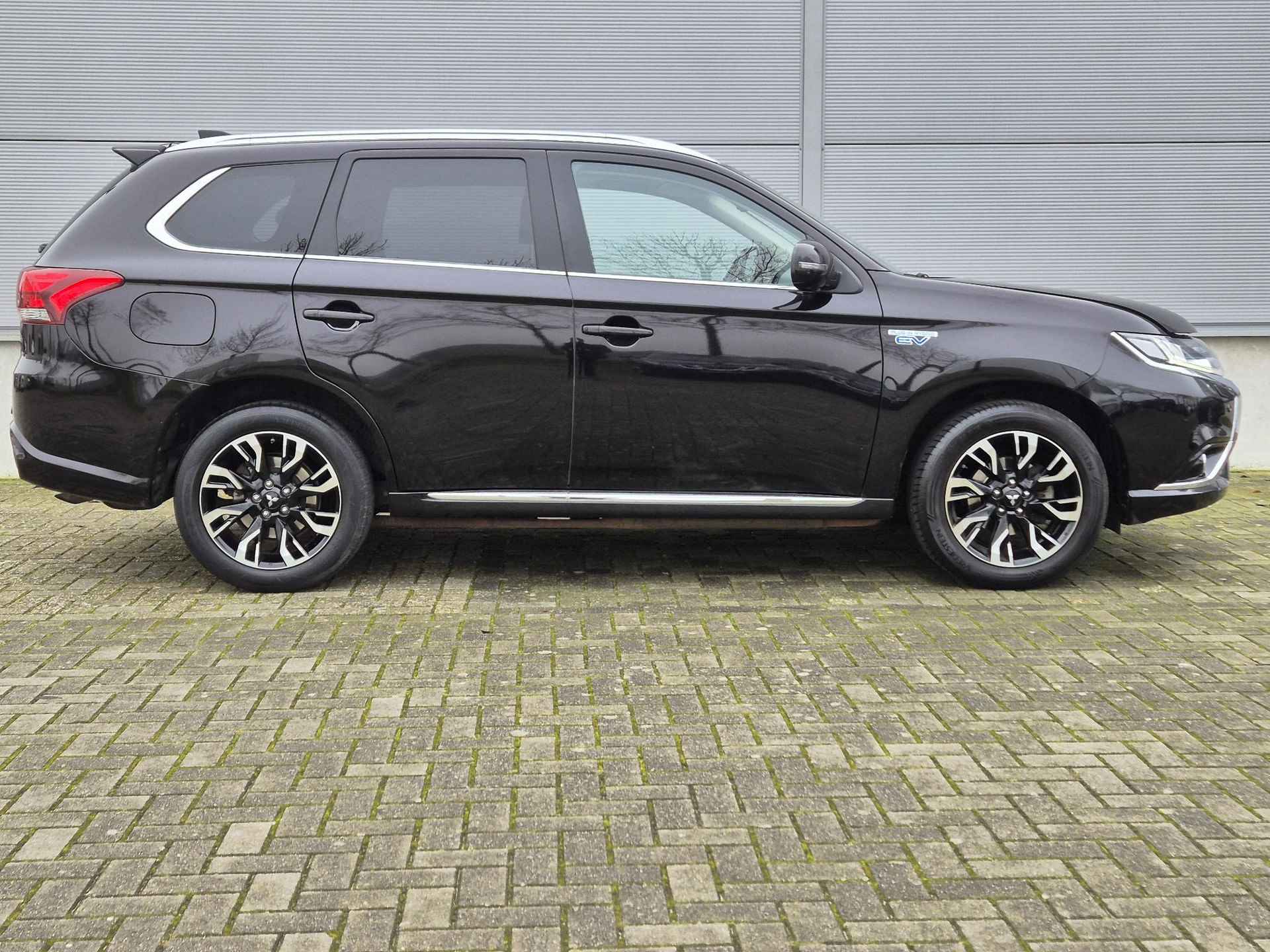 Mitsubishi Outlander 2.0 PHEV instyle+/Trekhaak/Leder/360 Camera Mitsubishi Outlander 2.0 PHEV instyle+/Trekhaak /Leder/360 Camera - 14/31