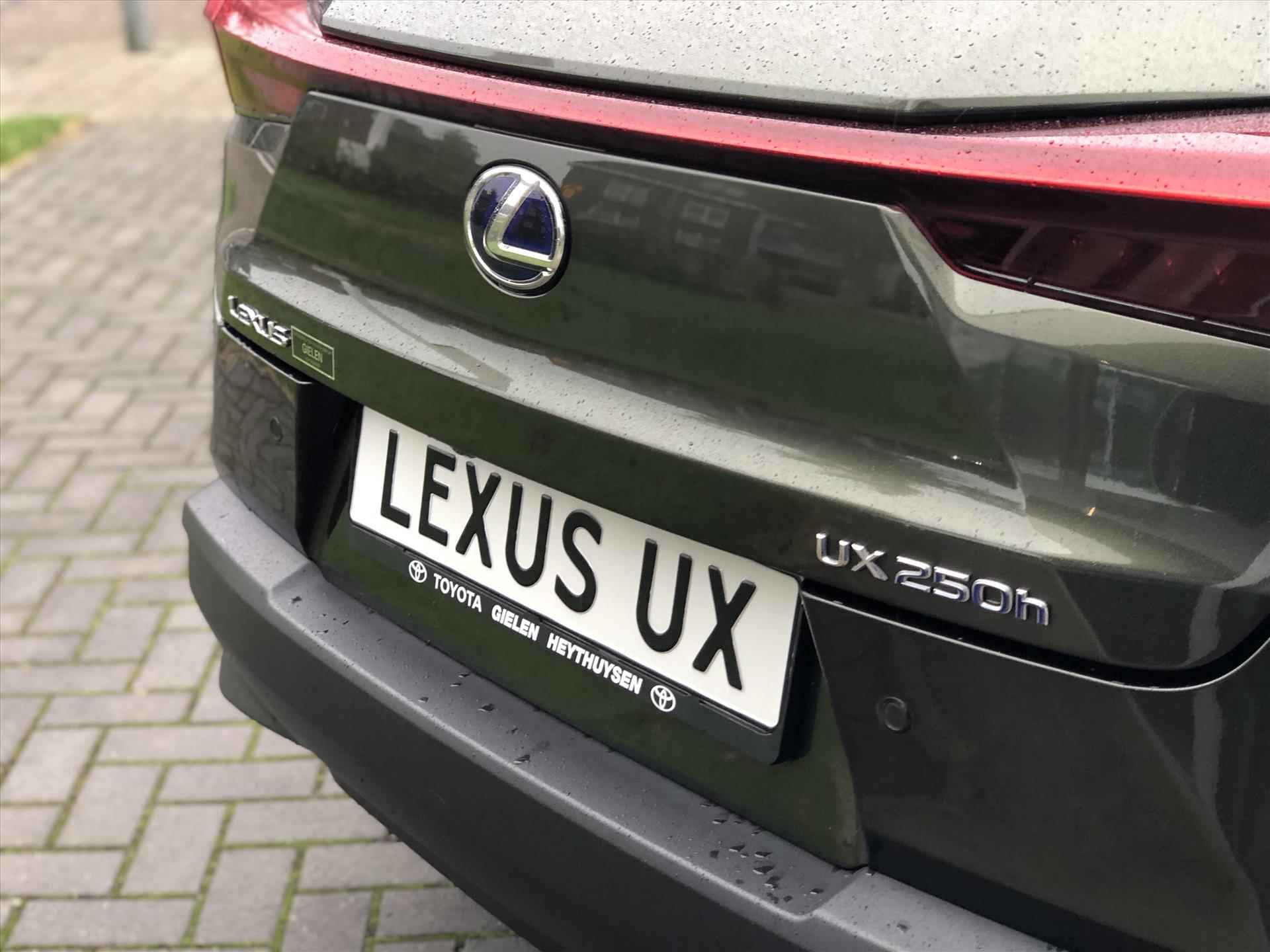 Lexus Ux 250h 184pk Preference Line | Dodehoekherkenning, Parkeersensoren, Keyless, 18 inch, CarPlay, Stoel + Stuurverwarming - 5/32