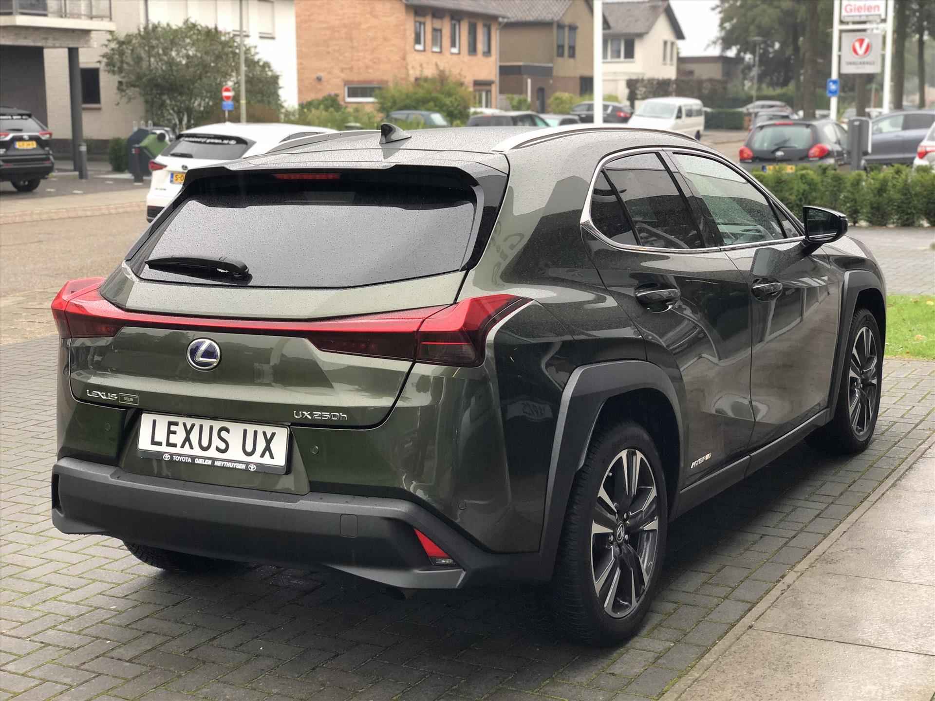 Lexus Ux 250h 184pk Preference Line | Dodehoekherkenning, Parkeersensoren, Keyless, 18 inch, CarPlay, Stoel + Stuurverwarming - 6/32