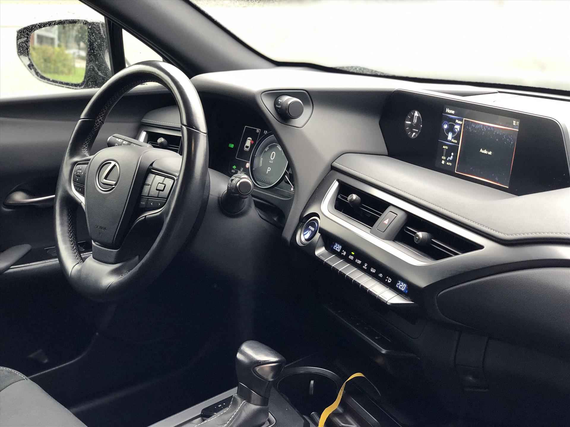 Lexus Ux 250h 184pk Preference Line | Dodehoekherkenning, Parkeersensoren, Keyless, 18 inch, CarPlay, Stoel + Stuurverwarming - 15/32