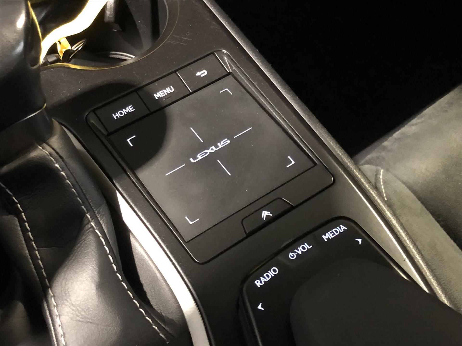 Lexus Ux 250h 184pk Preference Line | Dodehoekherkenning, Parkeersensoren, Keyless, 18 inch, CarPlay, Stoel + Stuurverwarming - 19/32