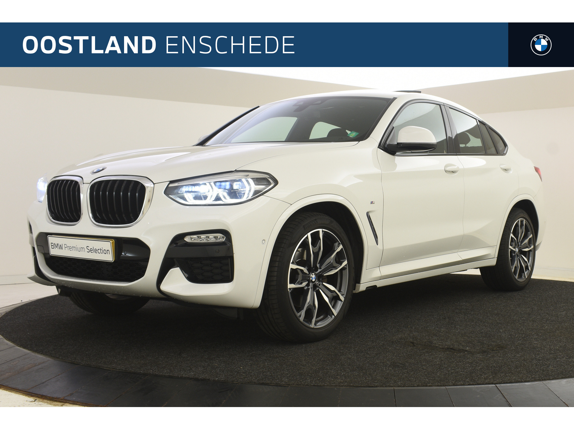 BMW X4 xDrive20i High Executive M Sport Automaat / Panoramadak / Sportstoelen / Stoelverwarming / Adaptieve LED / Parking Assistant / Navigatie Professional / M Sportstuurwiel