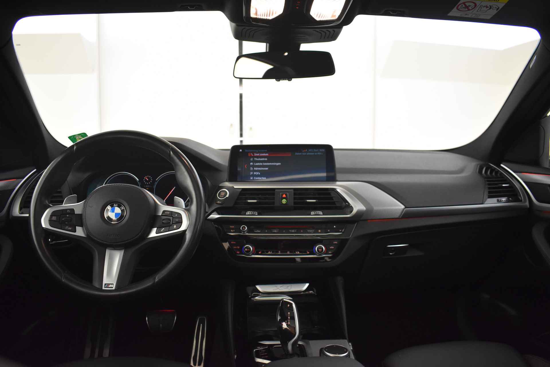 BMW X4 xDrive20i High Executive M Sport Automaat / Panoramadak / Sportstoelen / Stoelverwarming / Adaptieve LED / Parking Assistant / Navigatie Professional / M Sportstuurwiel - 32/39