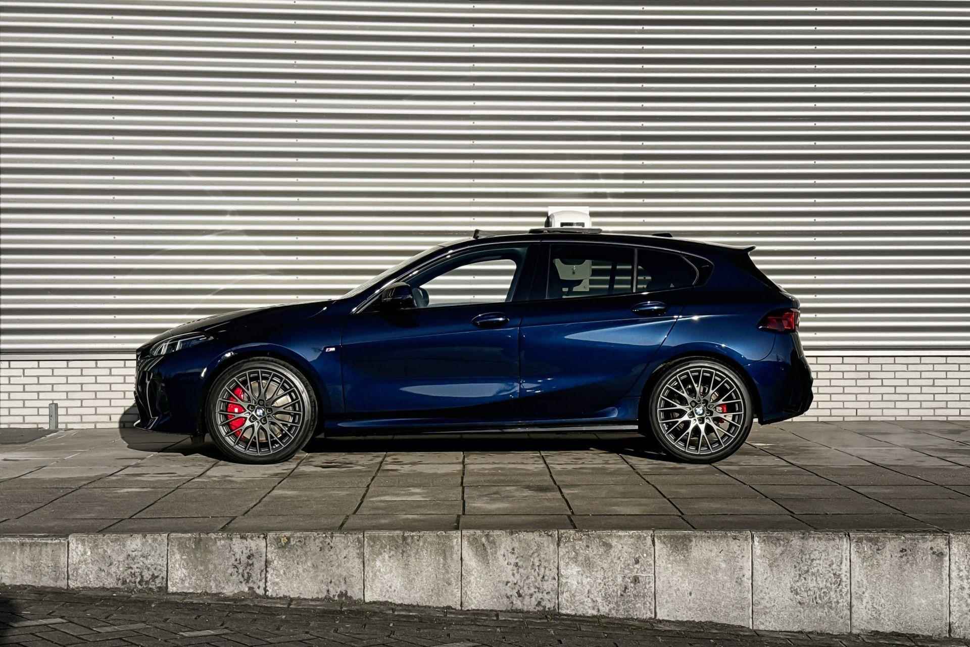 BMW 1 Serie 120 M Sport Design Edition M Sportpakket Pro / Innovation Pack / Panoramadak / Harman-Kardon - 2/27