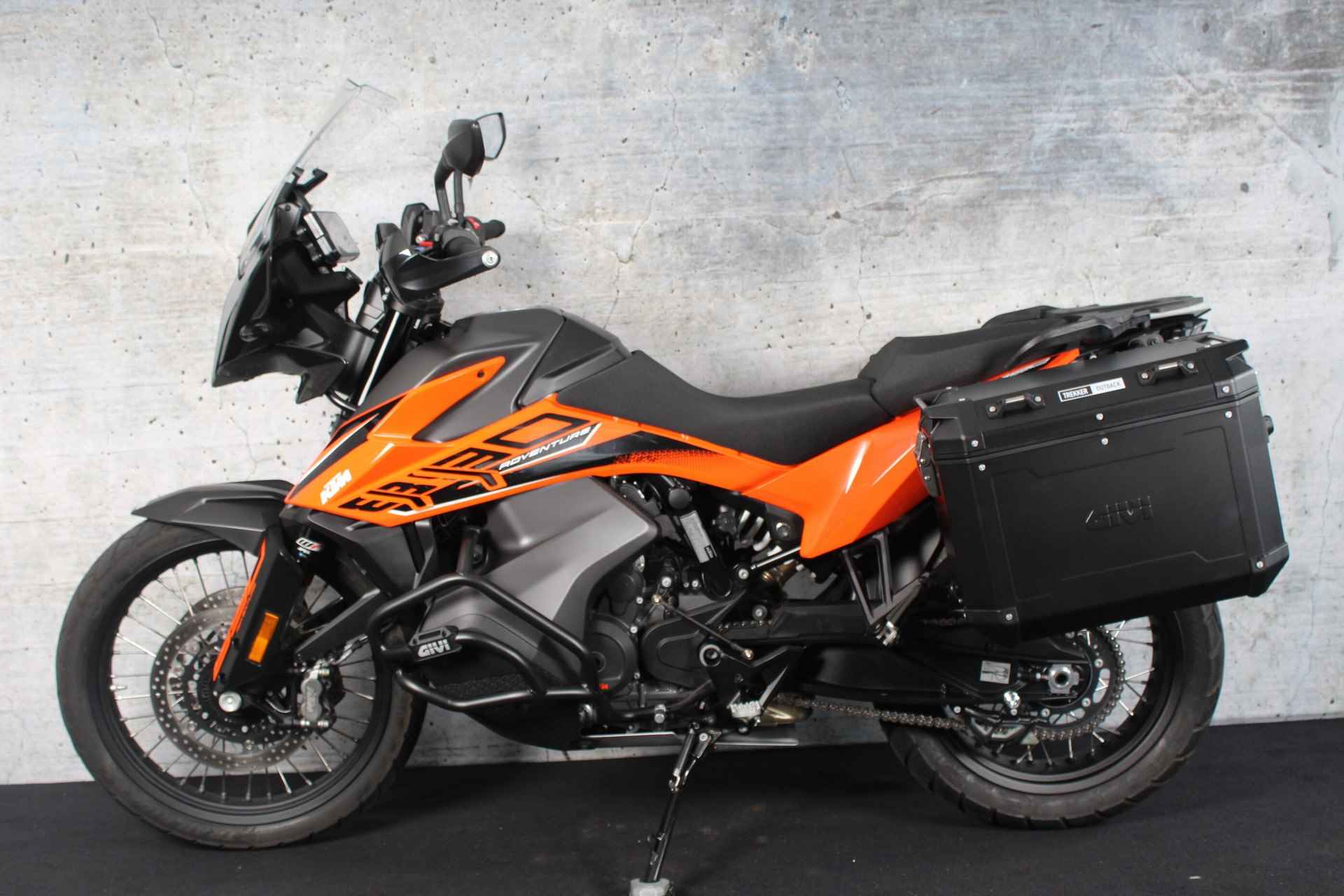 KTM 890 Adventure - 2/16