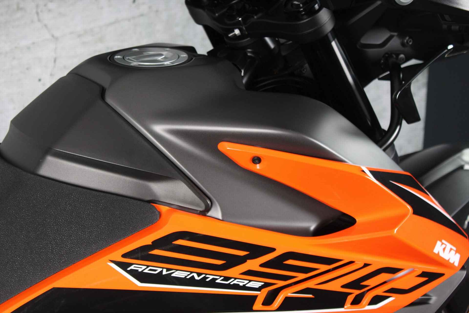 KTM 890 Adventure - 8/16