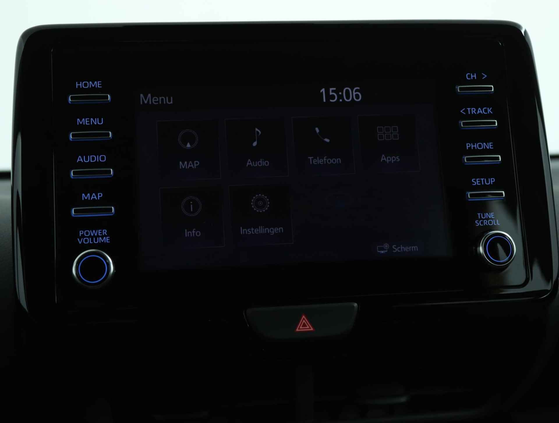 Toyota Yaris 1.5 VVT-i Dynamic | Navigatie | Adaptive Cruise Control | Achteruitrijcamera | All season banden | - 45/51