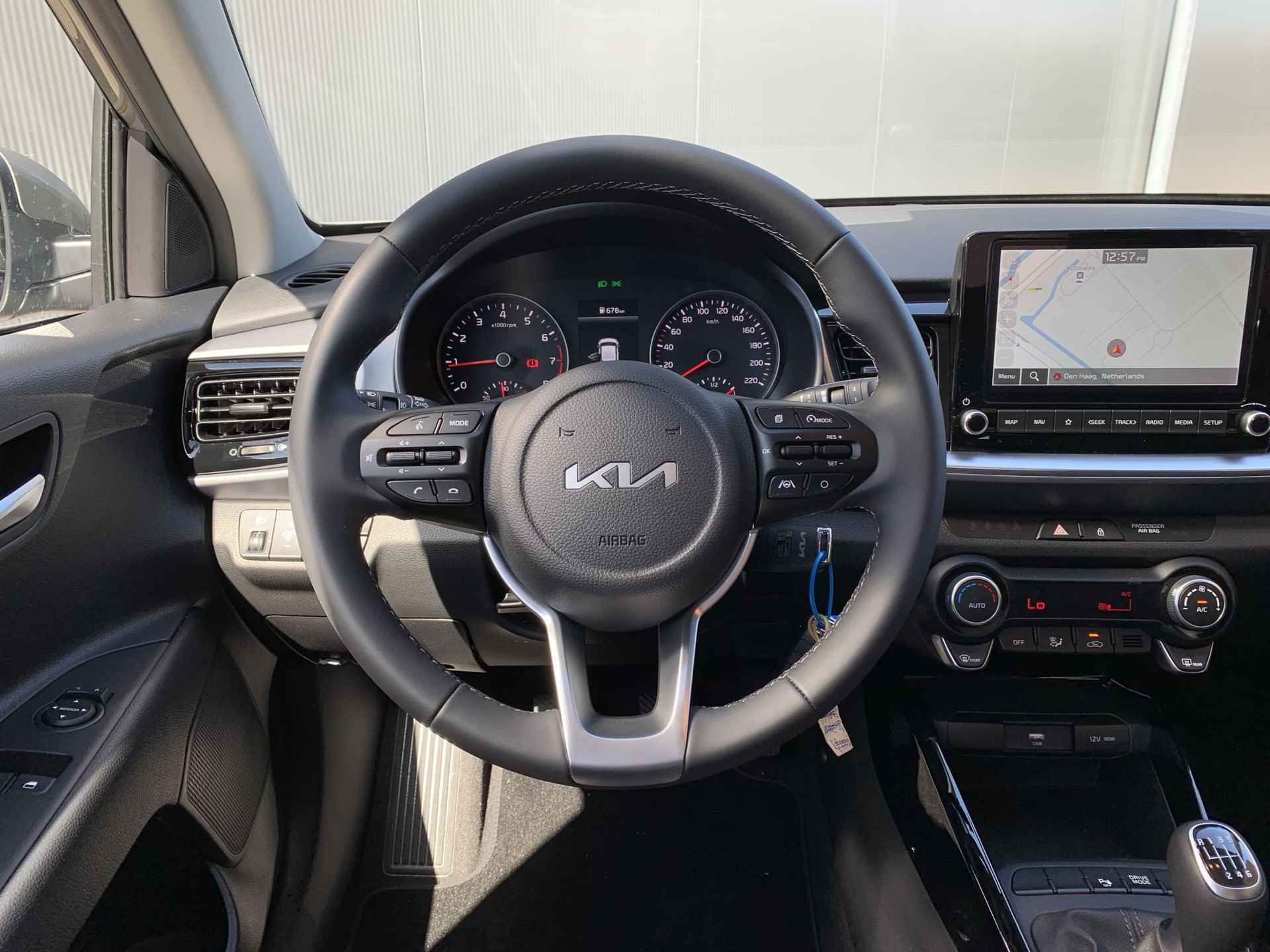 Kia Stonic 1.0i MHEV DynamicLine PRIVATE LEASE NU VANAF 364.- PER MAAND | Navigation Pack | Bluetooth | Camera | Climate & (adaptieve) cruise control |  Metallic lak | Fabrieksgarantie | NAP - 14/38