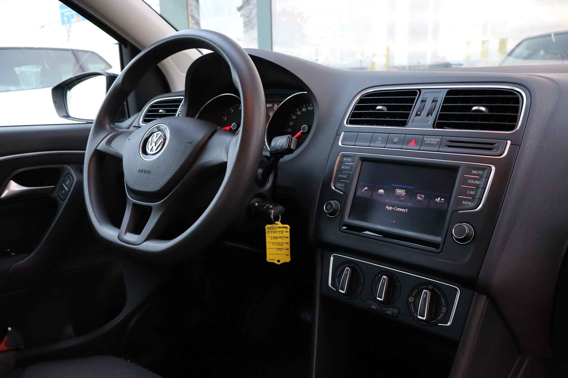 Volkswagen Polo 1.2 TSI Comfortline - 6/24