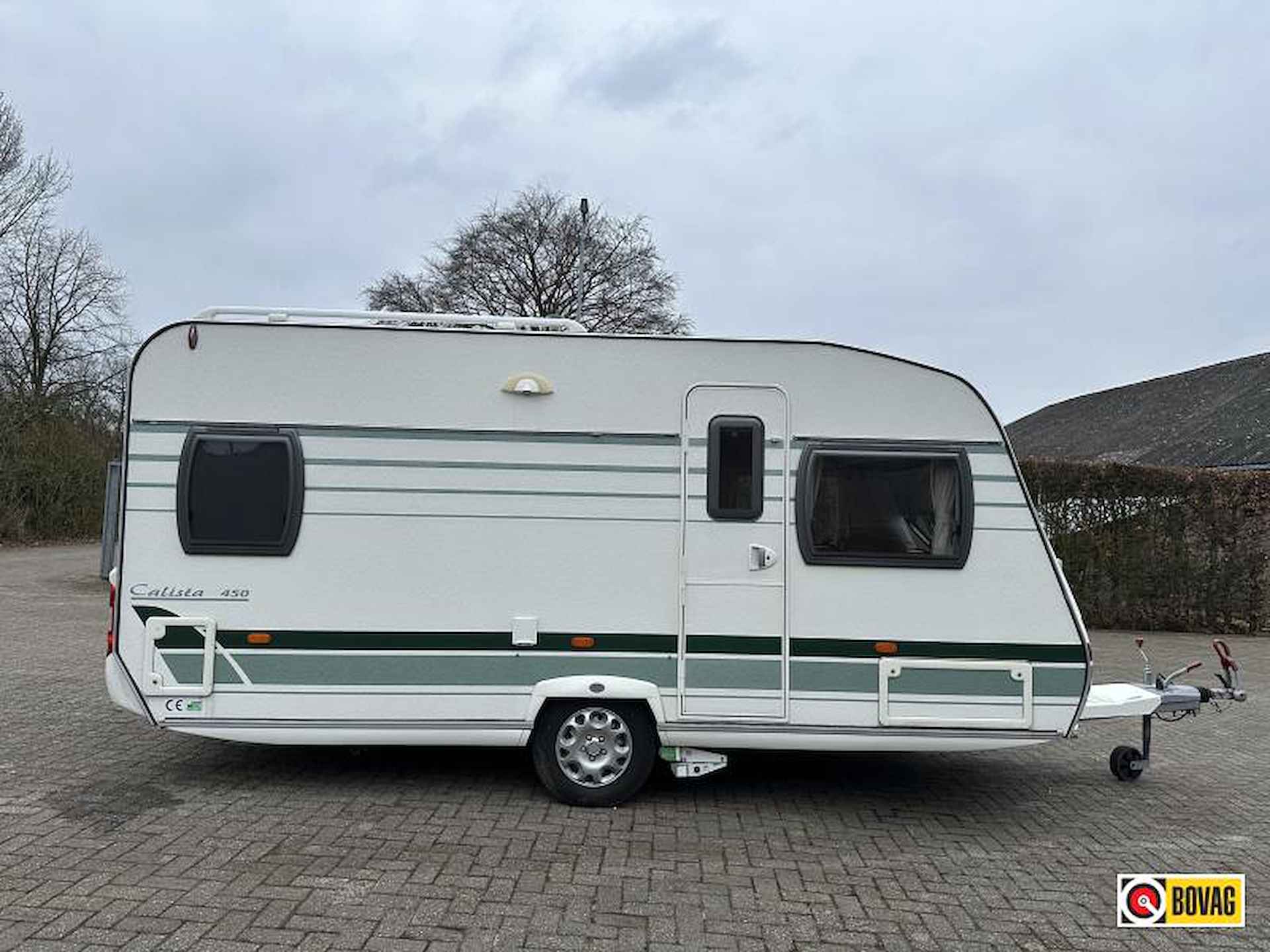 Chateau Calista 450 FHU vast bed en mover