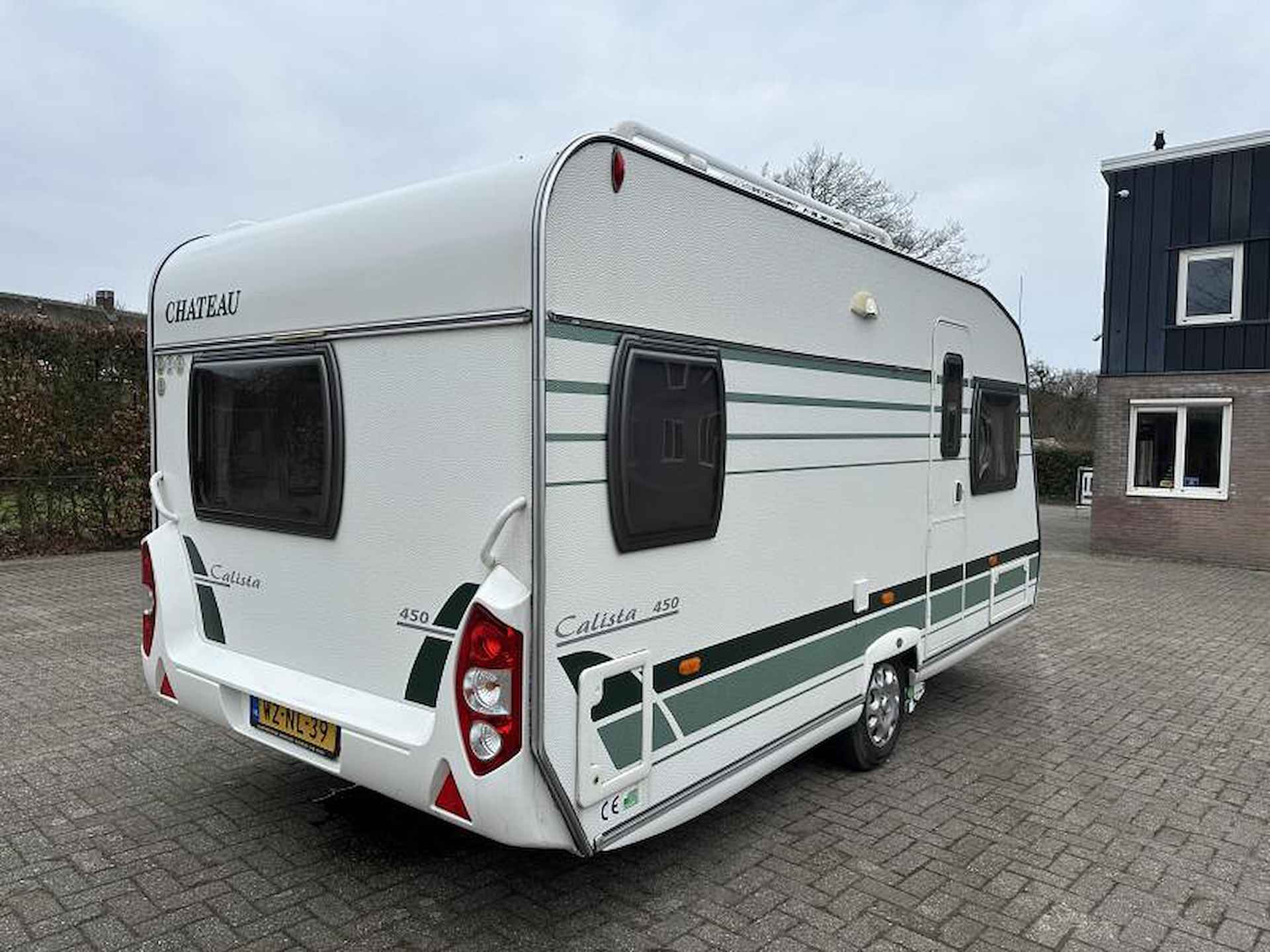 Chateau Calista 450 FHU vast bed en mover - 9/25