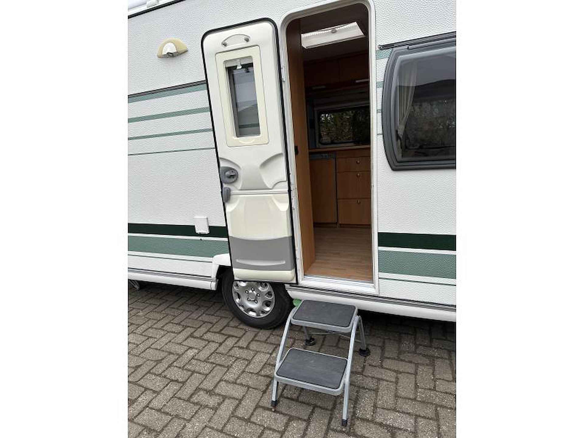 Chateau Calista 450 FHU vast bed en mover - 10/25