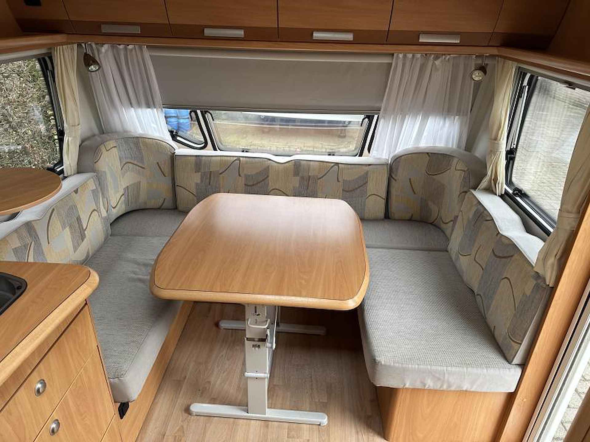 Chateau Calista 450 FHU vast bed en mover - 12/25