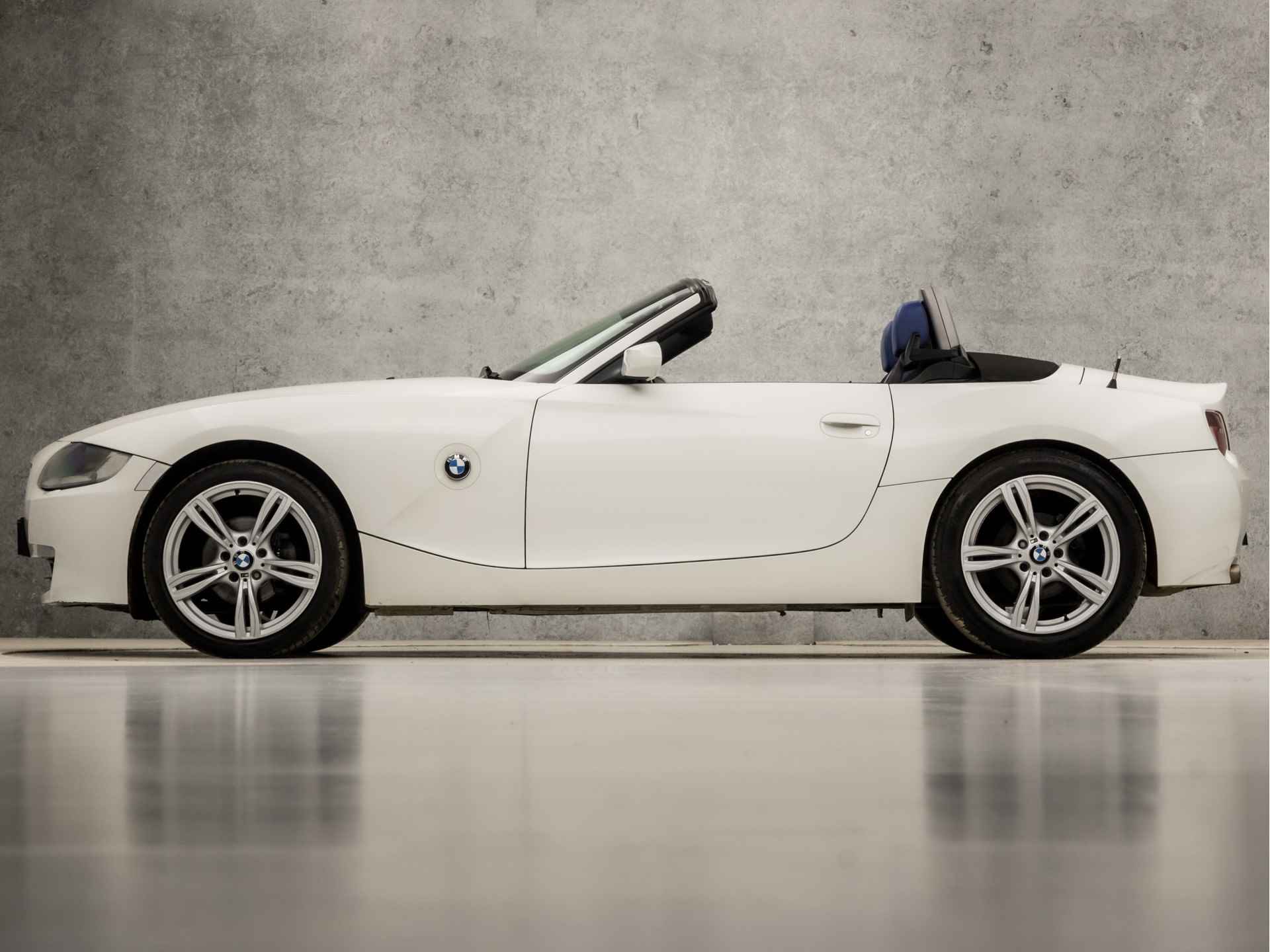 BMW Z4 Roadster 2.0i Sportline 150Pk (YOUNGTIMER, SCHERM, STOELVERWARMING, LEDER, MEMORY SEATS, XENON, CLIMATE, CRUISE, PARKEERSENSOREN, NIEUWE APK, NIEUWSTAAT) - 2/34