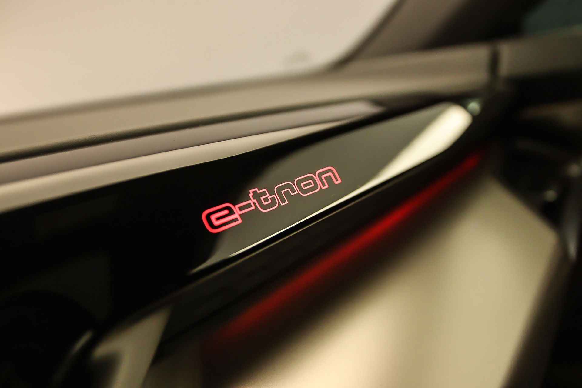 Audi e-tron GT 93 kWh 476pk Quattro | B&O | Matrix-Laser | Leder | 360cam | 21 inch | Stoelverwarming/Ventilatie | Parking/Tourpack | Wolraamcarbid Remmen | - 35/165