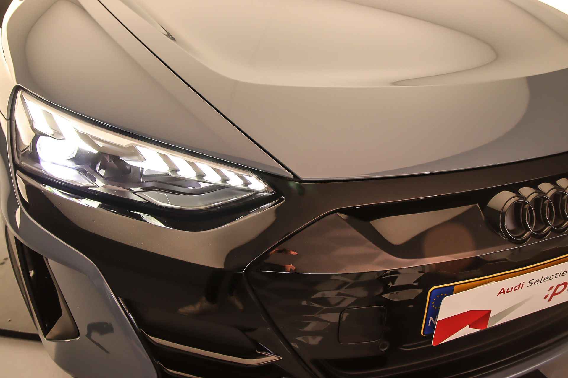 Audi e-tron GT 93 kWh 476pk Quattro | B&O | Matrix-Laser | Leder | 360cam | 21 inch | Stoelverwarming/Ventilatie | Parking/Tourpack | Wolraamcarbid Remmen | - 55/165