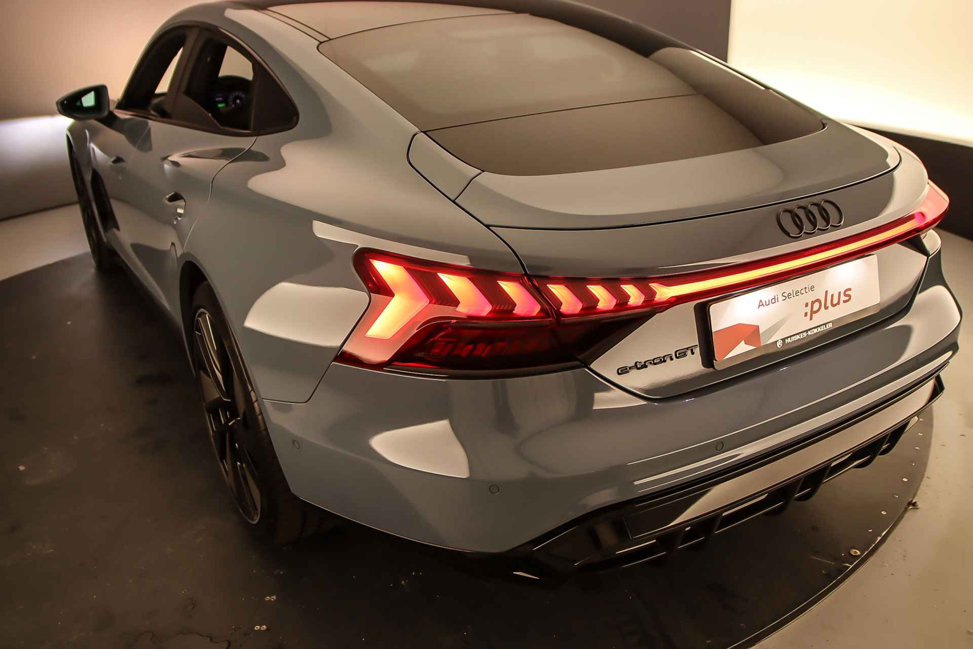 Audi e-tron GT 93 kWh 476pk Quattro | B&O | Matrix-Laser | Leder | 360cam | 21 inch | Stoelverwarming/Ventilatie | Parking/Tourpack | Wolraamcarbid Remmen | - 100/165