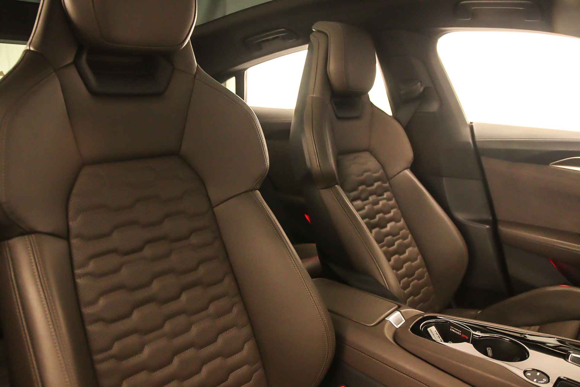 Audi e-tron GT 93 kWh 476pk Quattro | B&O | Matrix-Laser | Leder | 360cam | 21 inch | Stoelverwarming/Ventilatie | Parking/Tourpack | Wolraamcarbid Remmen | - 108/165