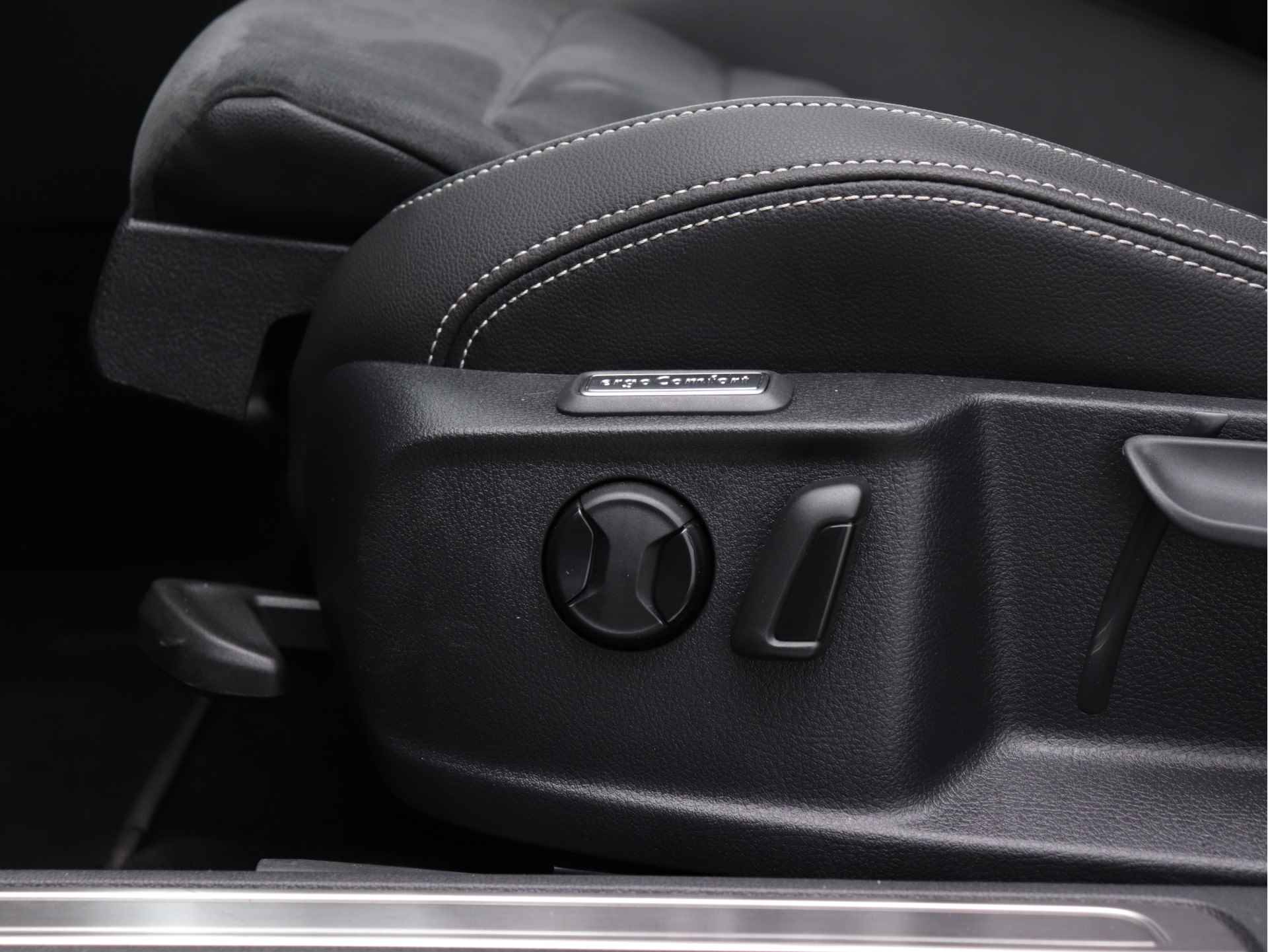 Volkswagen Passat Variant 1.5 TSI R-Line 150pk Automaat | Navigatie | Camera | Stoelverwarming V+A | LED Matrix | - 14/56