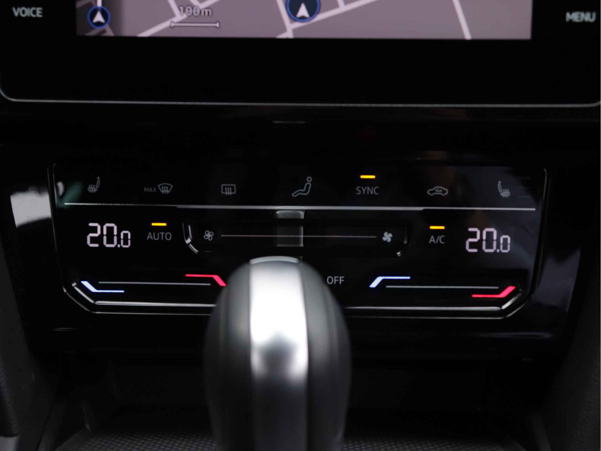 Volkswagen Passat Variant 1.5 TSI R-Line 150pk Automaat | Navigatie | Camera | Stoelverwarming V+A | LED Matrix | - 35/56