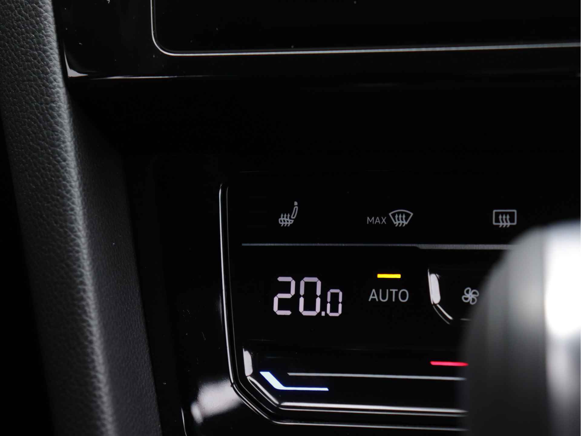 Volkswagen Passat Variant 1.5 TSI R-Line 150pk Automaat | Navigatie | Camera | Stoelverwarming V+A | LED Matrix | - 36/56