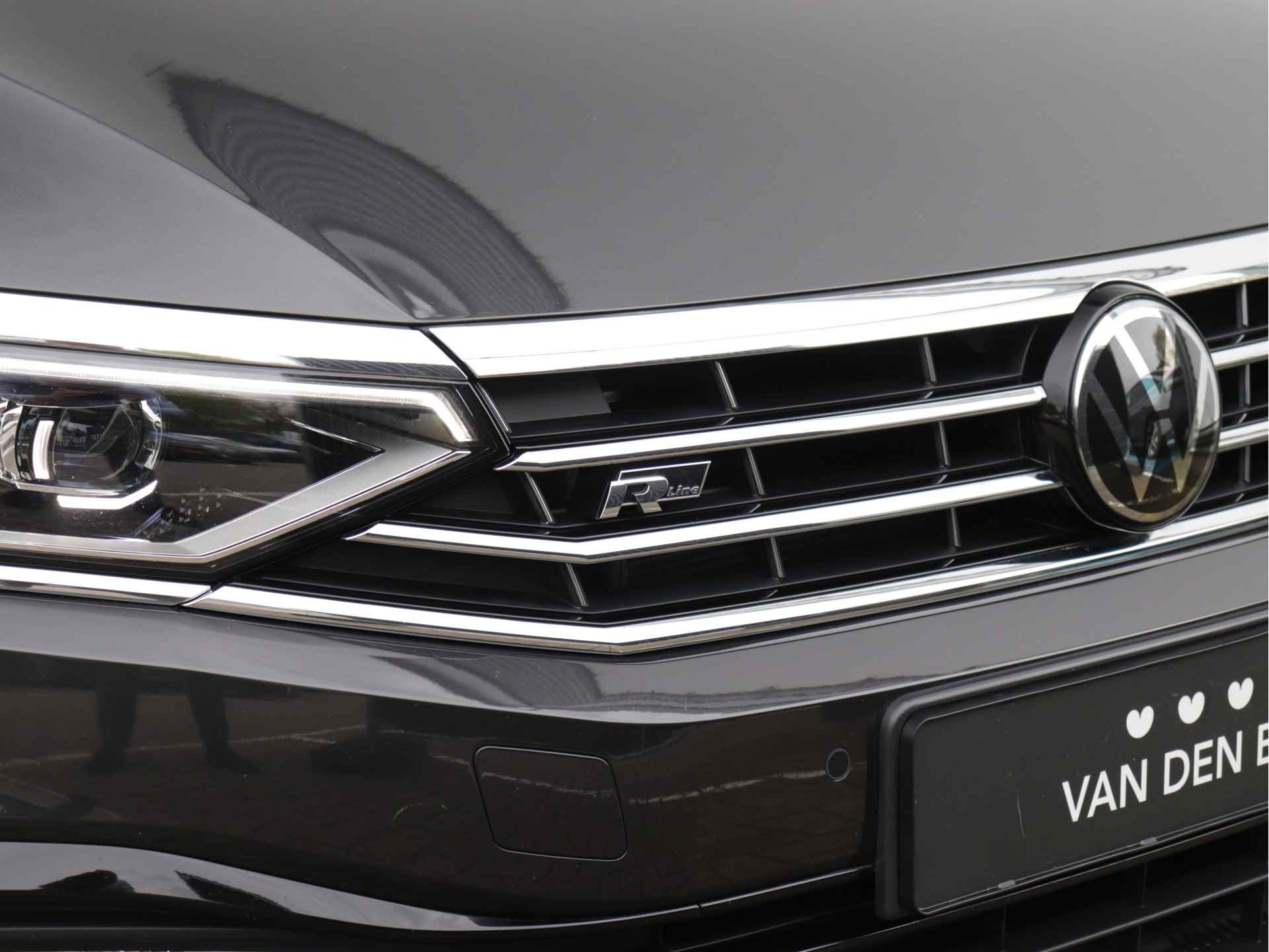 Volkswagen Passat Variant 1.5 TSI R-Line 150pk Automaat | Navigatie | Camera | Stoelverwarming V+A | LED Matrix | - 37/56