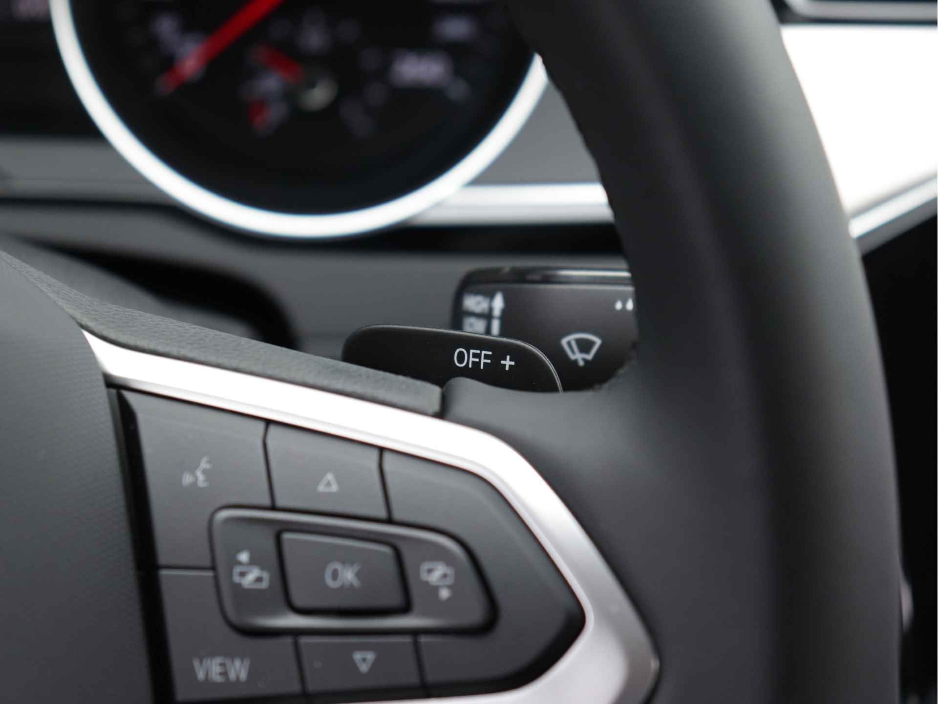 Volkswagen Passat Variant 1.5 TSI R-Line 150pk Automaat | Navigatie | Camera | Stoelverwarming V+A | LED Matrix | - 39/56