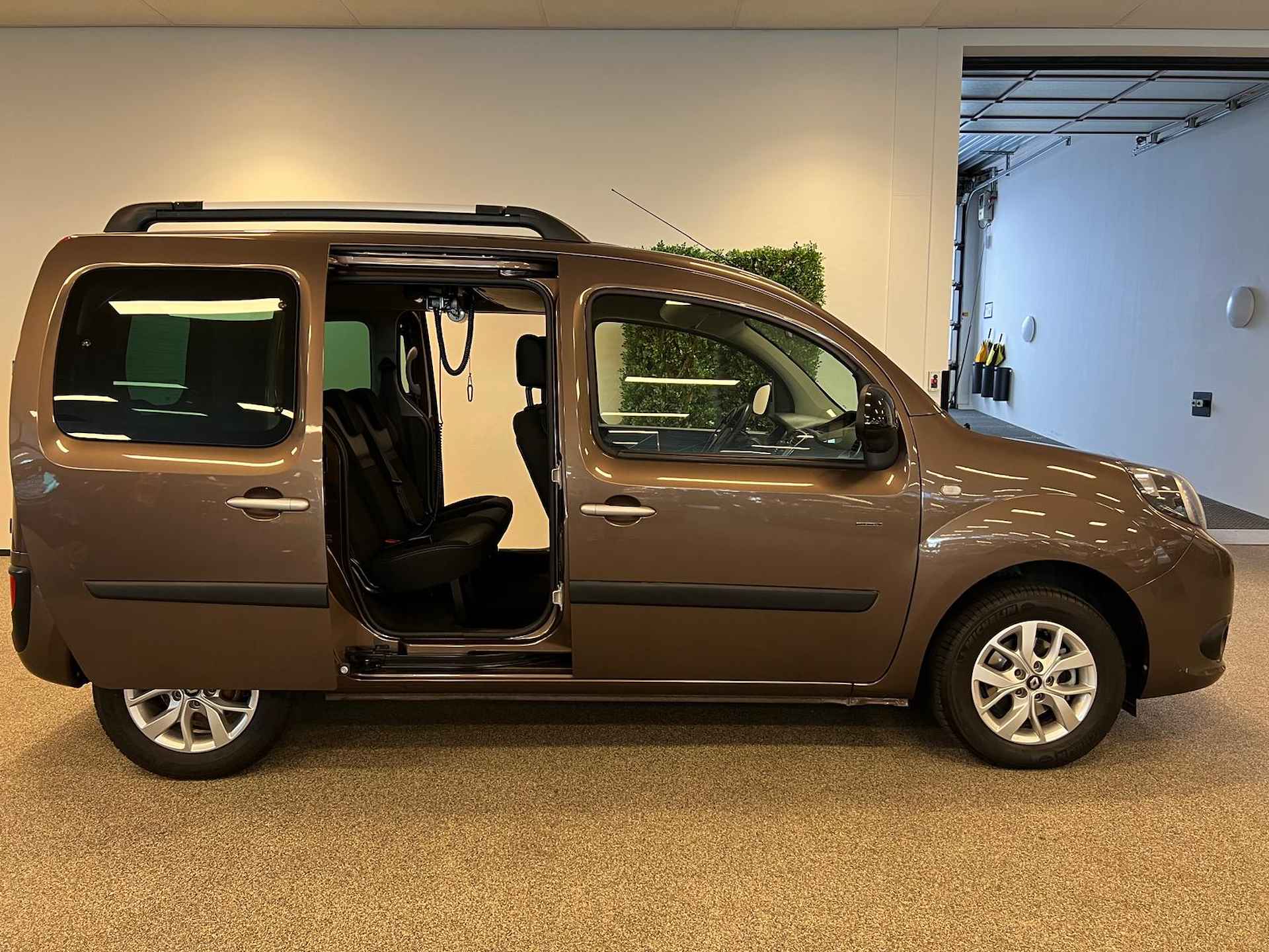 Renault Kangoo Rolstoelauto XXL-Ombouw 150cm - 13/28