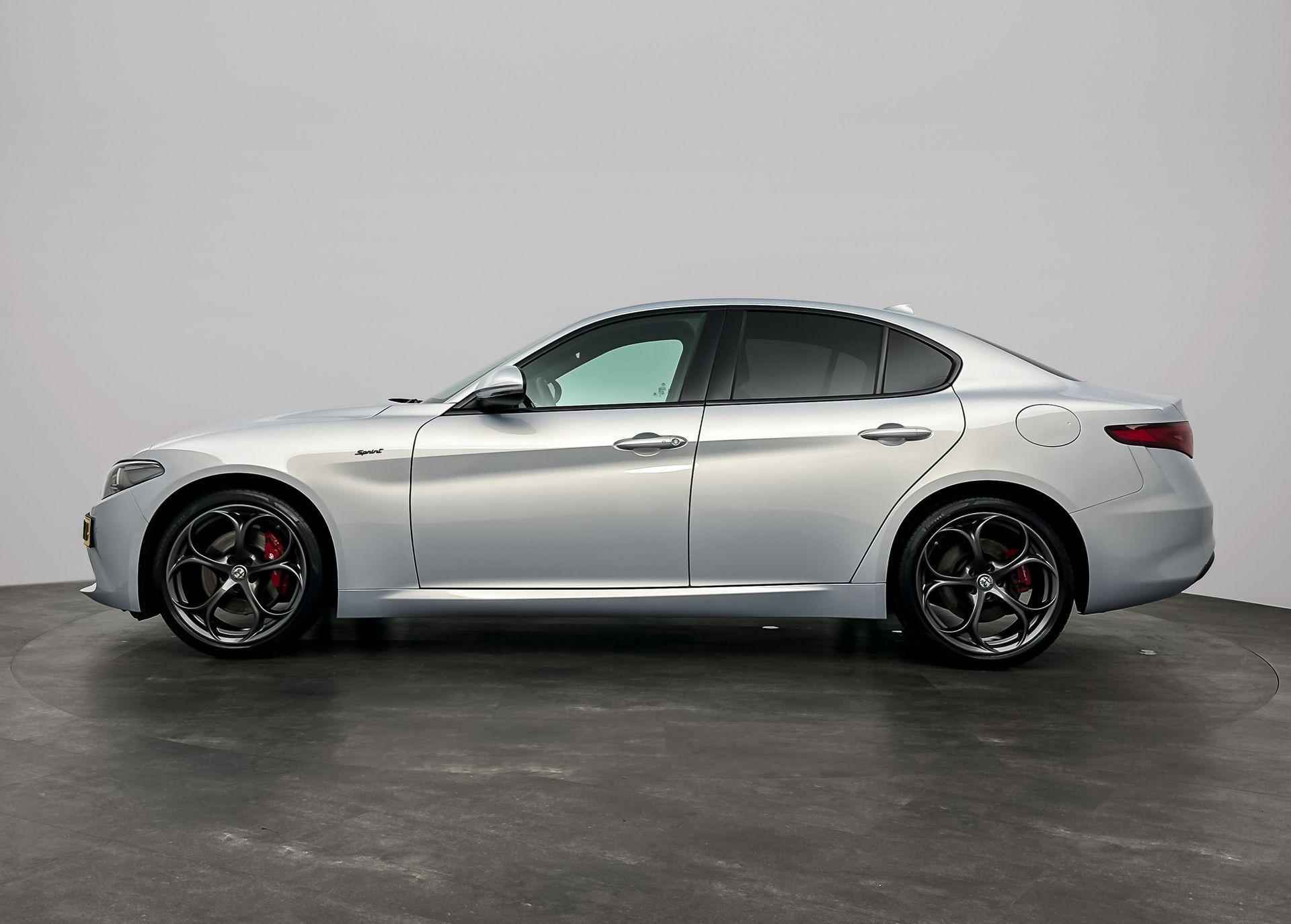 Alfa Romeo Giulia 2.0T Sprint | Lederen Bekleding | Stoel + Stuurverwarming | Navigatie | Camera | 19" Velgen | - 8/26