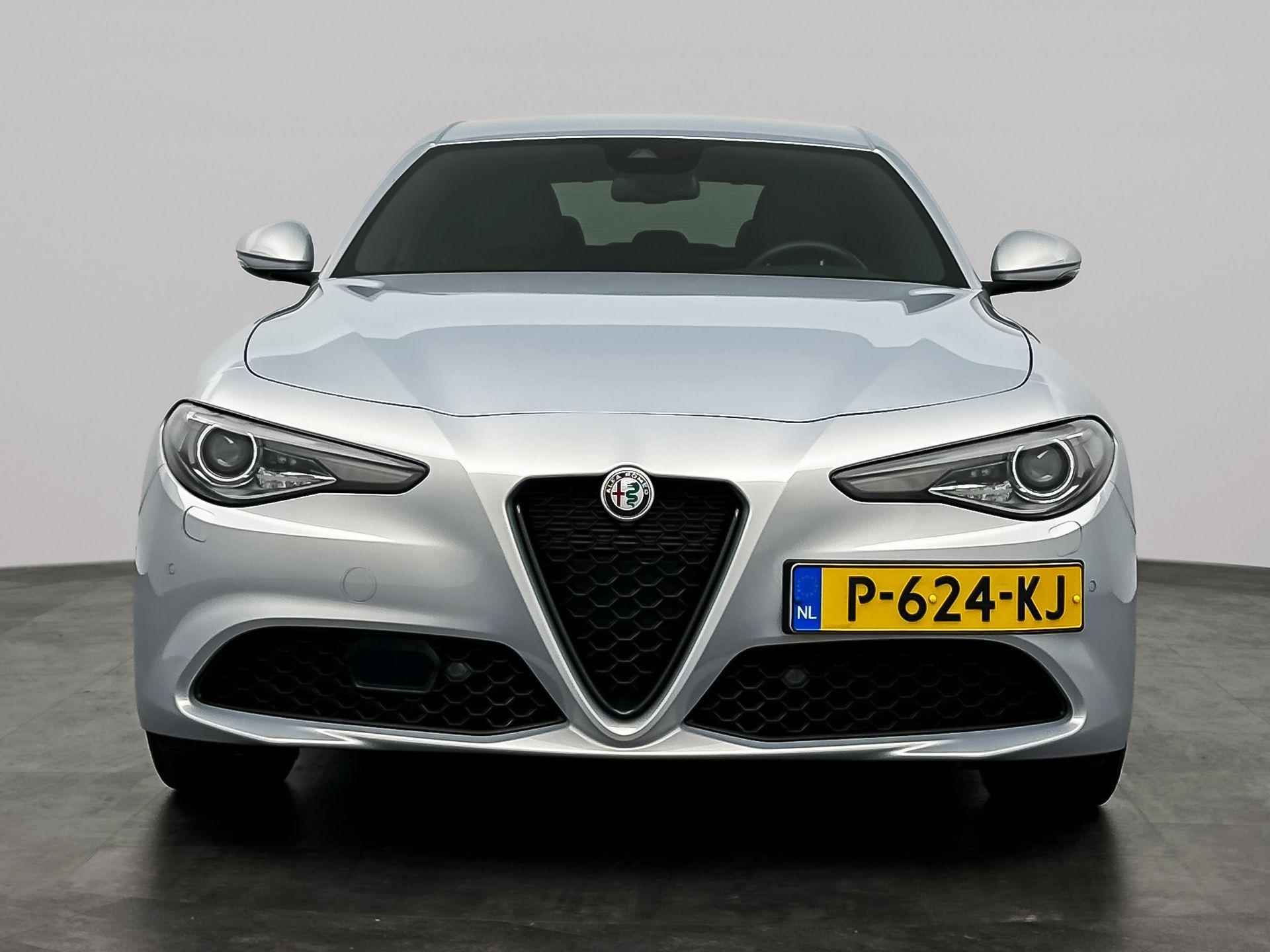 Alfa Romeo Giulia 2.0T Sprint | Lederen Bekleding | Stoel + Stuurverwarming | Navigatie | Camera | 19" Velgen | - 2/26