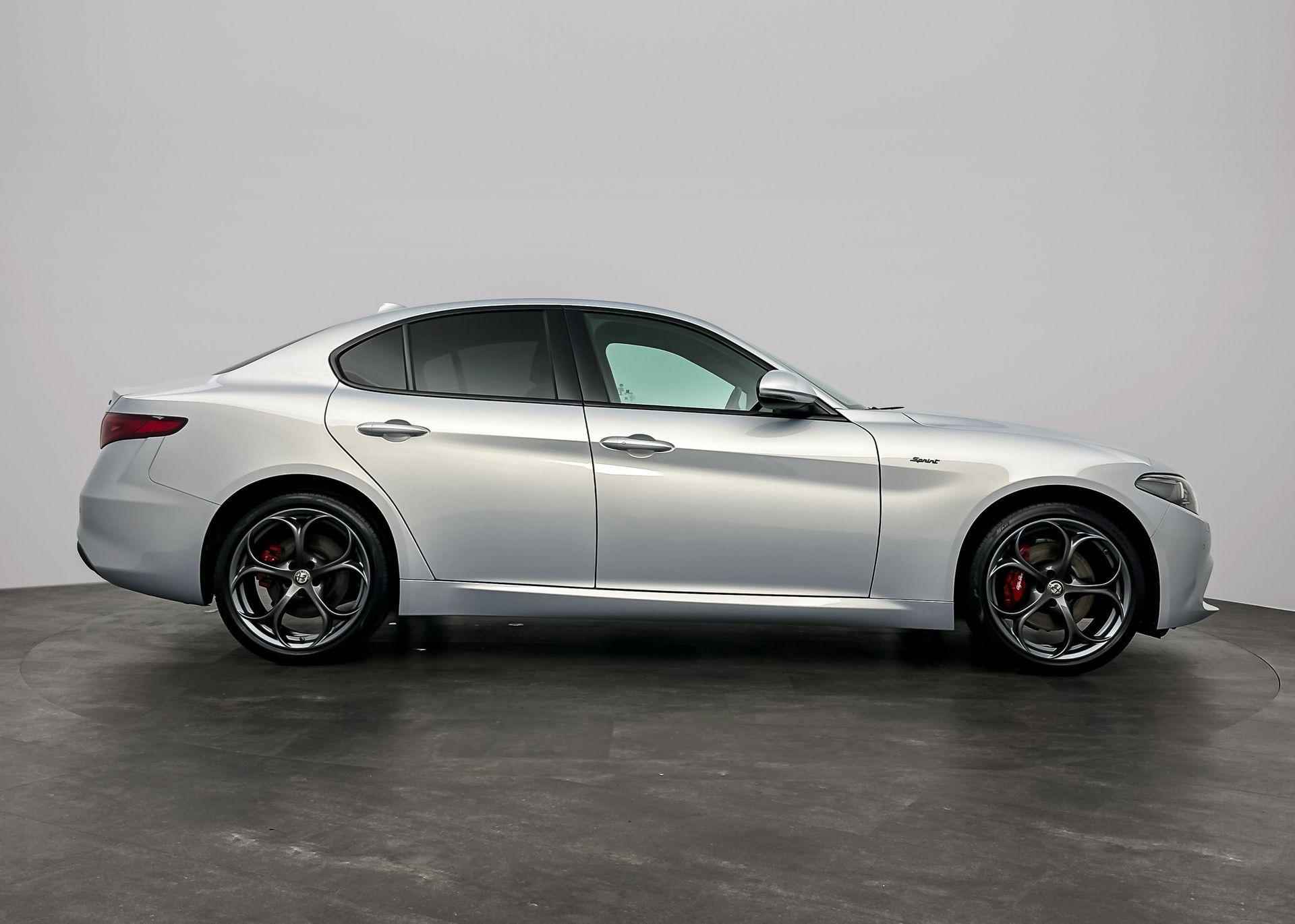 Alfa Romeo Giulia 2.0T Sprint | Lederen Bekleding | Stoel + Stuurverwarming | Navigatie | Camera | 19" Velgen | - 4/26