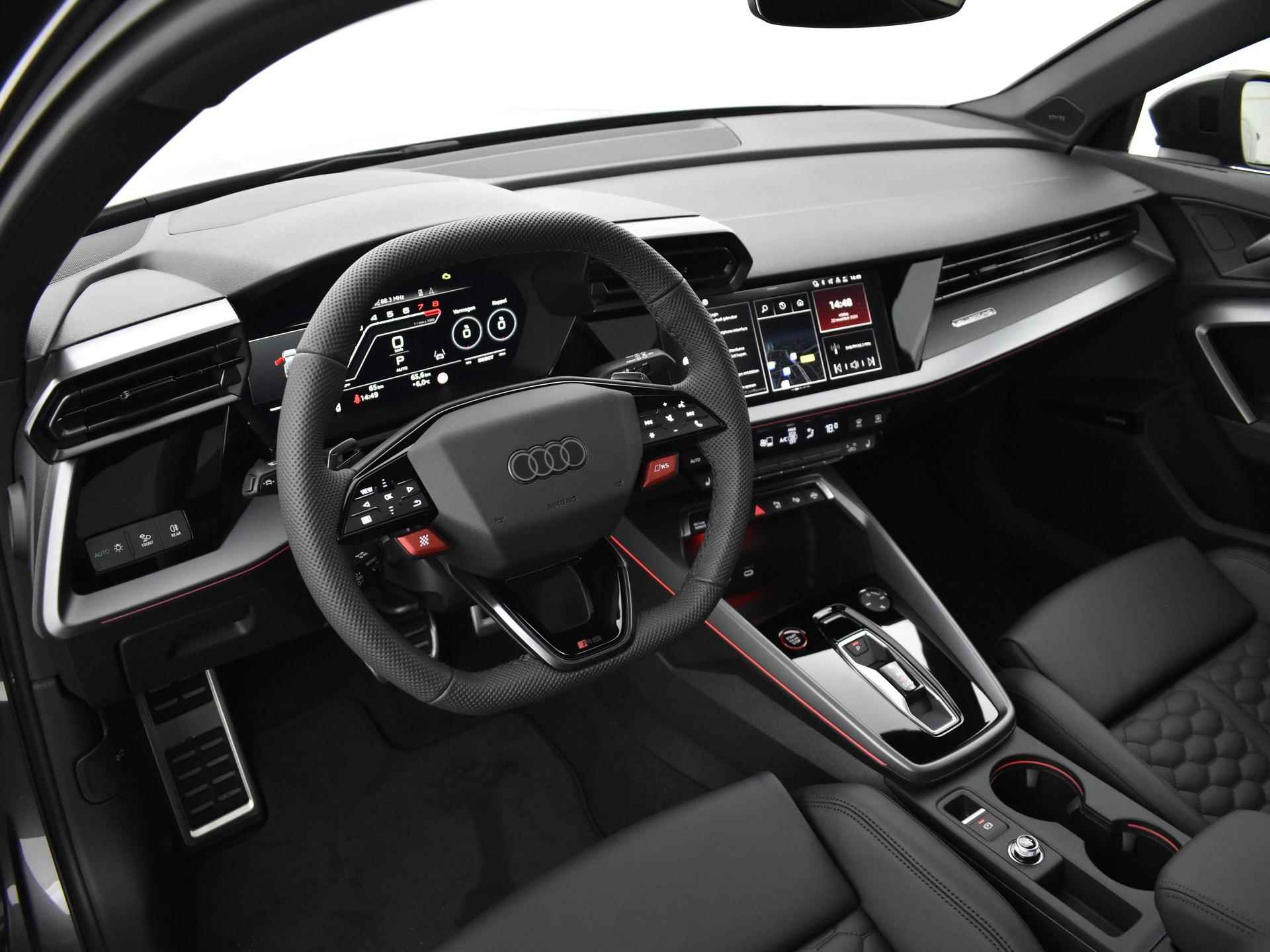 Audi RS3 Sportback RS3 Sportback 2.5 400 PK Audi RS3 Sportback 2.5 400 PK · RS-sportuitlaatsysteem · Glazen Panoramadak · SONOS Premium 3D · Topsnelheid 280 km/h · Adaptief onderstel, Audi Drive Select - 4/64