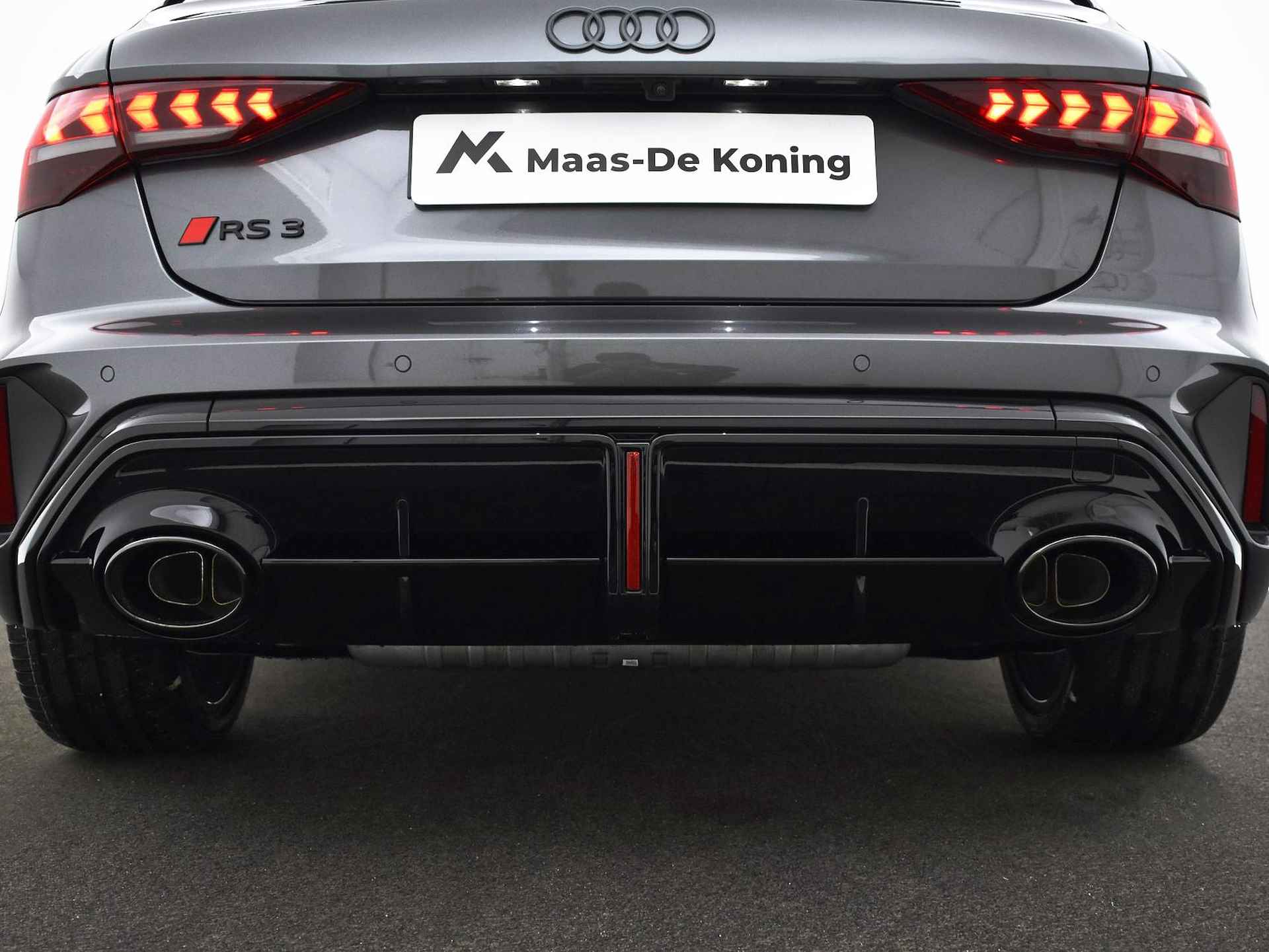 Audi RS3 Sportback RS3 Sportback 2.5 400 PK Audi RS3 Sportback 2.5 400 PK · RS-sportuitlaatsysteem · Glazen Panoramadak · SONOS Premium 3D · Topsnelheid 280 km/h · Adaptief onderstel, Audi Drive Select - 63/64