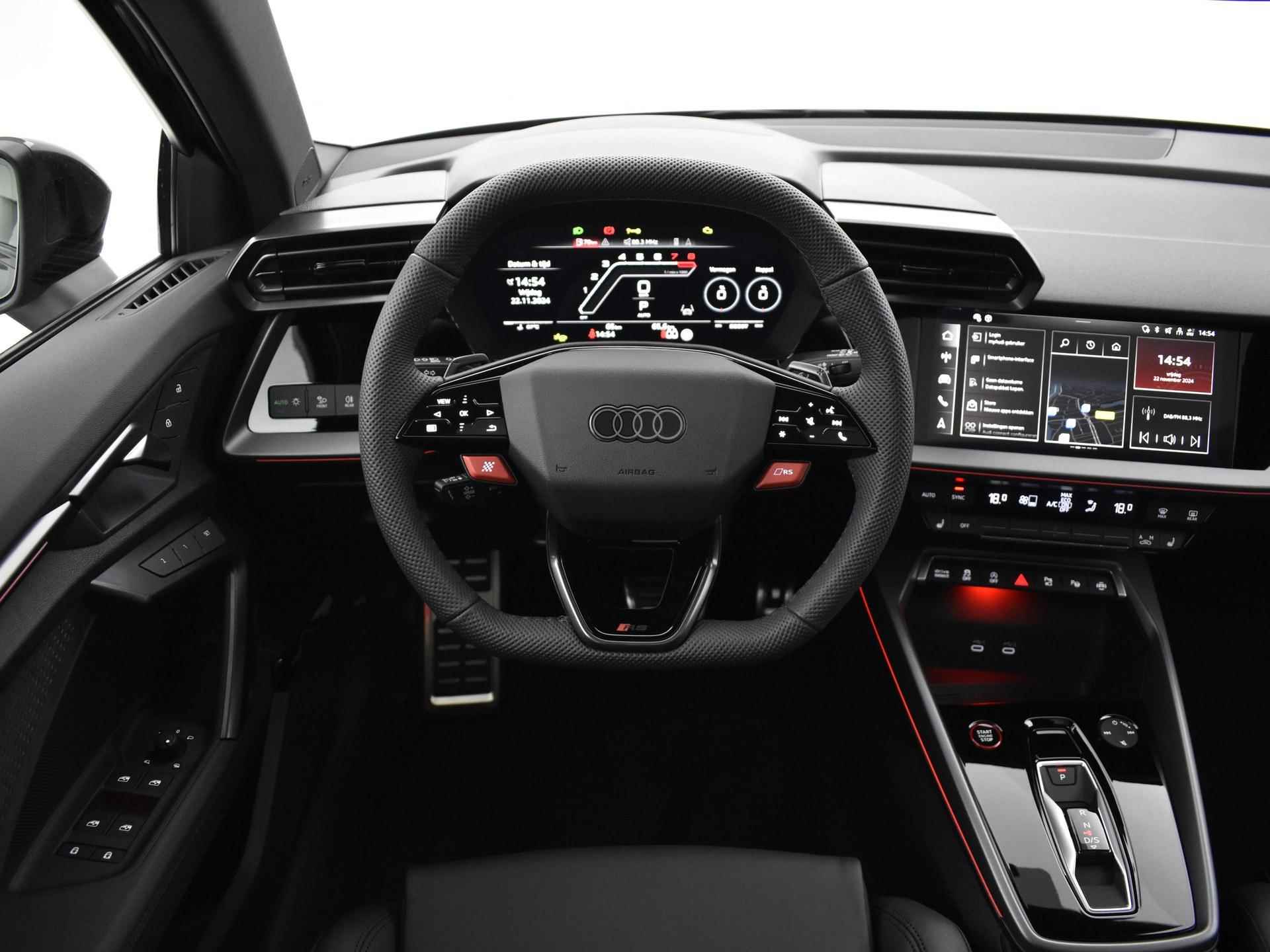 Audi RS3 Sportback RS3 Sportback 2.5 400 PK Audi RS3 Sportback 2.5 400 PK · RS-sportuitlaatsysteem · Glazen Panoramadak · SONOS Premium 3D · Topsnelheid 280 km/h · Adaptief onderstel, Audi Drive Select - 22/64