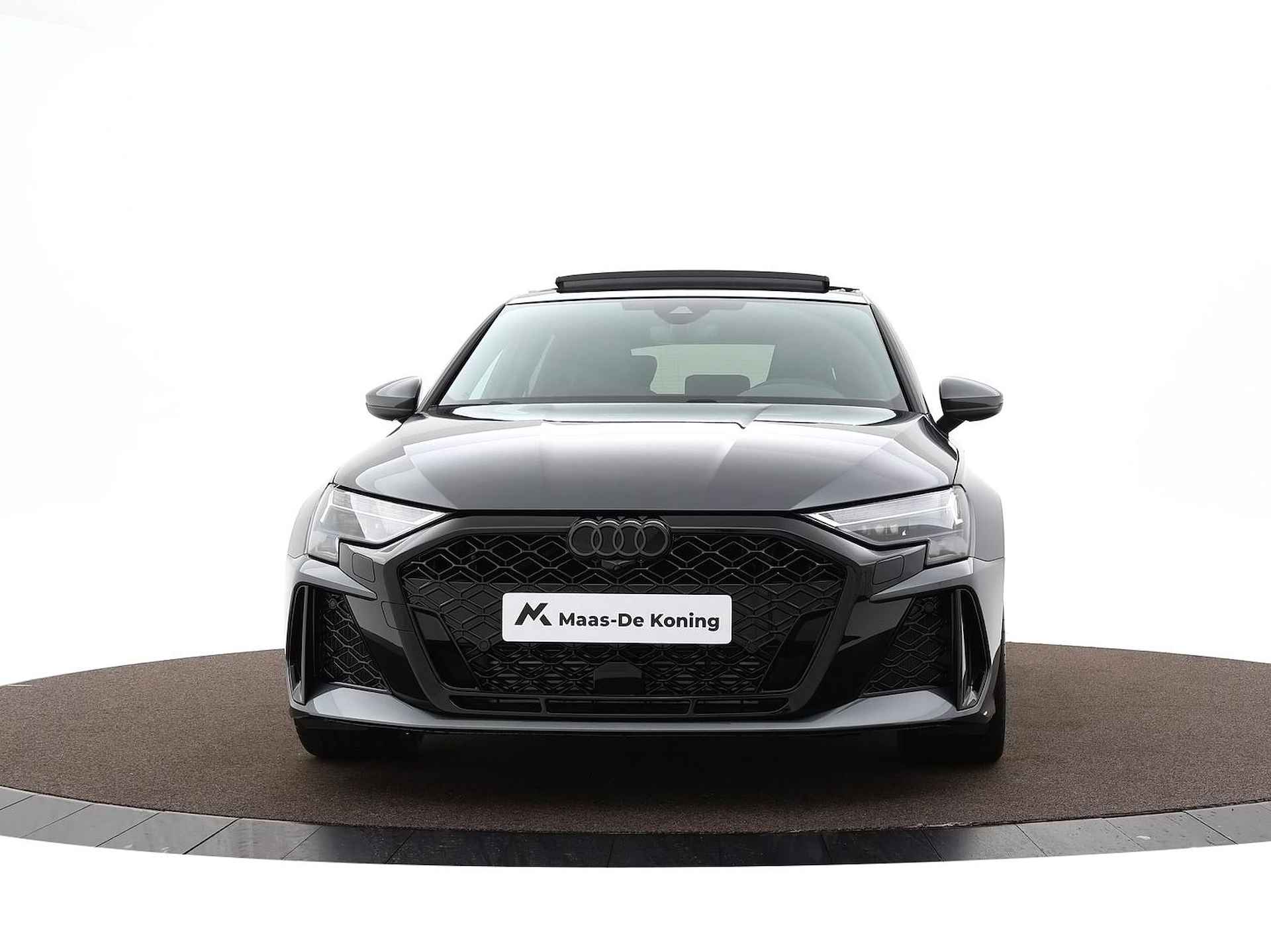 Audi RS3 Sportback RS3 Sportback 2.5 400 PK Audi RS3 Sportback 2.5 400 PK · RS-sportuitlaatsysteem · Glazen Panoramadak · SONOS Premium 3D · Topsnelheid 280 km/h · Adaptief onderstel, Audi Drive Select - 48/64