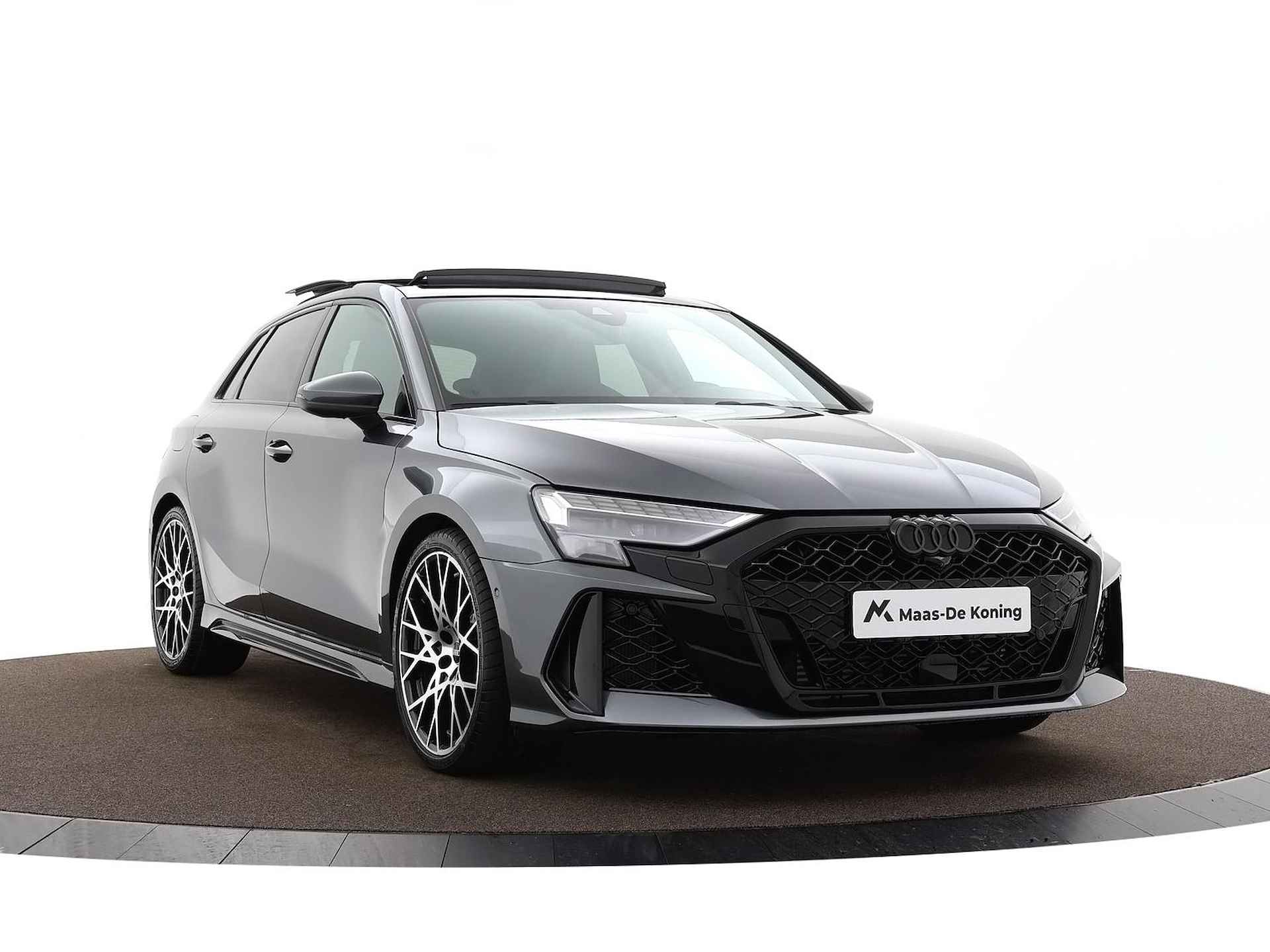 Audi RS3 Sportback RS3 Sportback 2.5 400 PK Audi RS3 Sportback 2.5 400 PK · RS-sportuitlaatsysteem · Glazen Panoramadak · SONOS Premium 3D · Topsnelheid 280 km/h · Adaptief onderstel, Audi Drive Select - 49/64