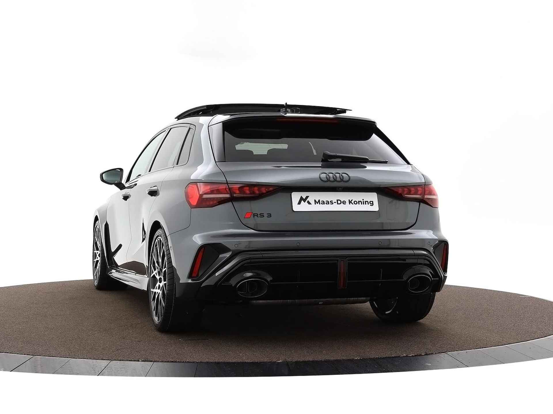 Audi RS3 Sportback RS3 Sportback 2.5 400 PK Audi RS3 Sportback 2.5 400 PK · RS-sportuitlaatsysteem · Glazen Panoramadak · SONOS Premium 3D · Topsnelheid 280 km/h · Adaptief onderstel, Audi Drive Select - 52/64